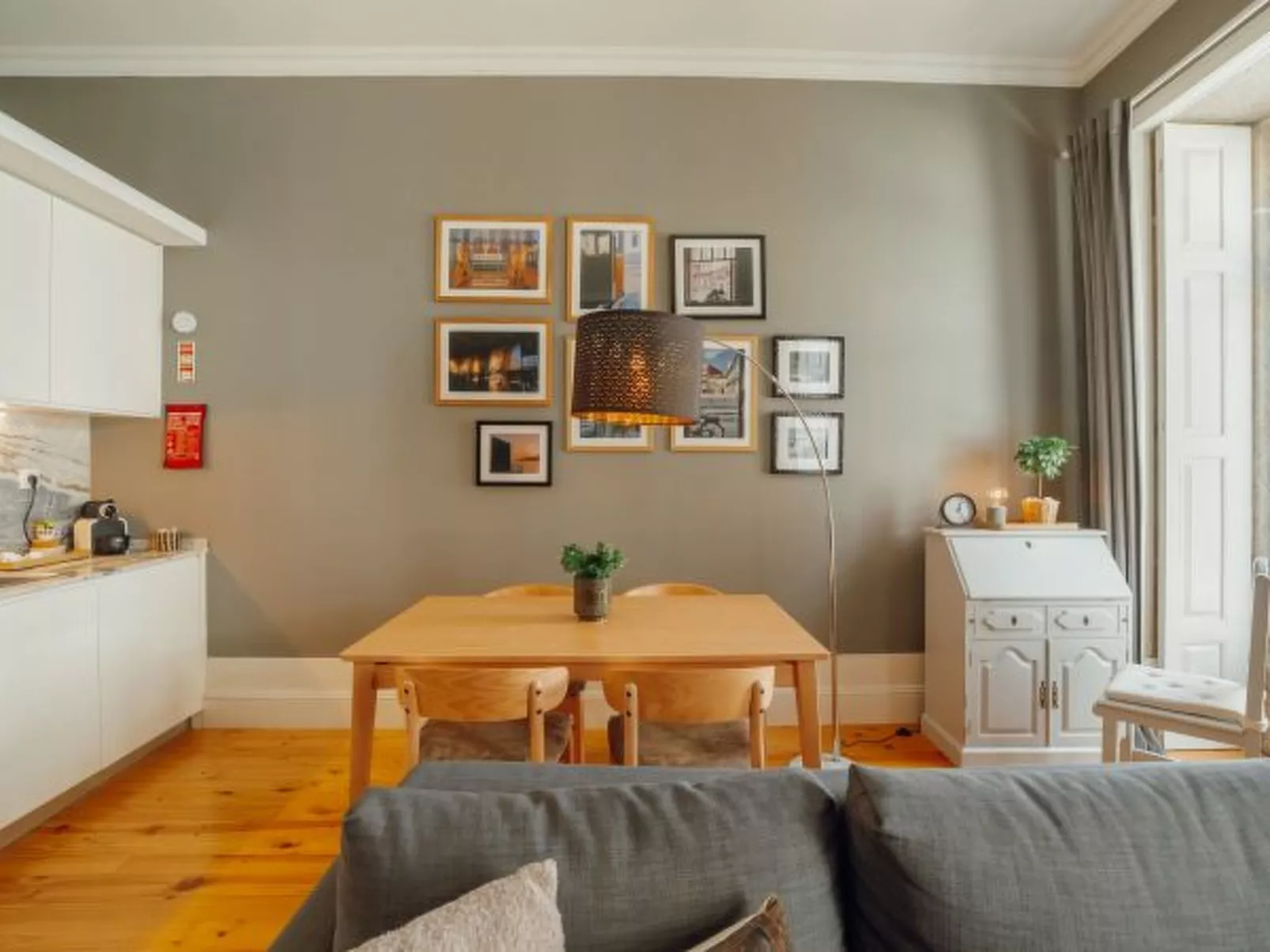 DOWNTOWN EXCELLENCE APARTMENT by VACATIONY - Binnen