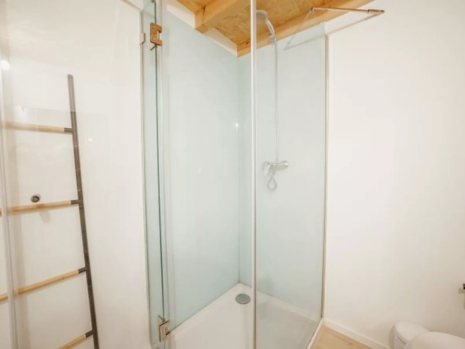 MEZZANINE STYLISH APARTMENT Q by VACATIONY - Binnen