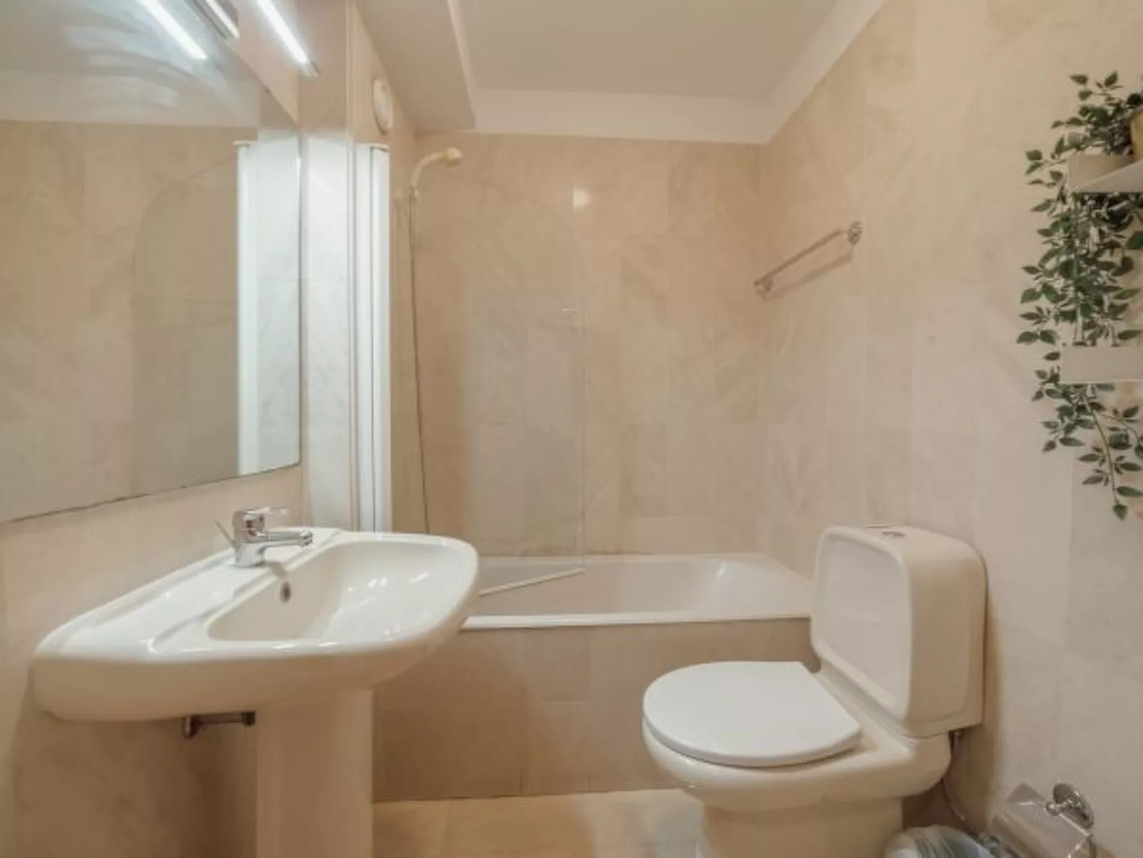 DOWNTOWN TRINDADE WITH TERRACE by VACATIONY - Binnen