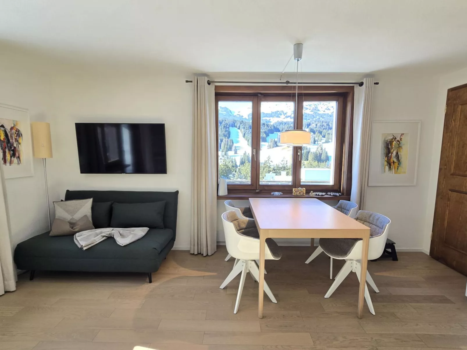 Tgiesa Alva - Binnen