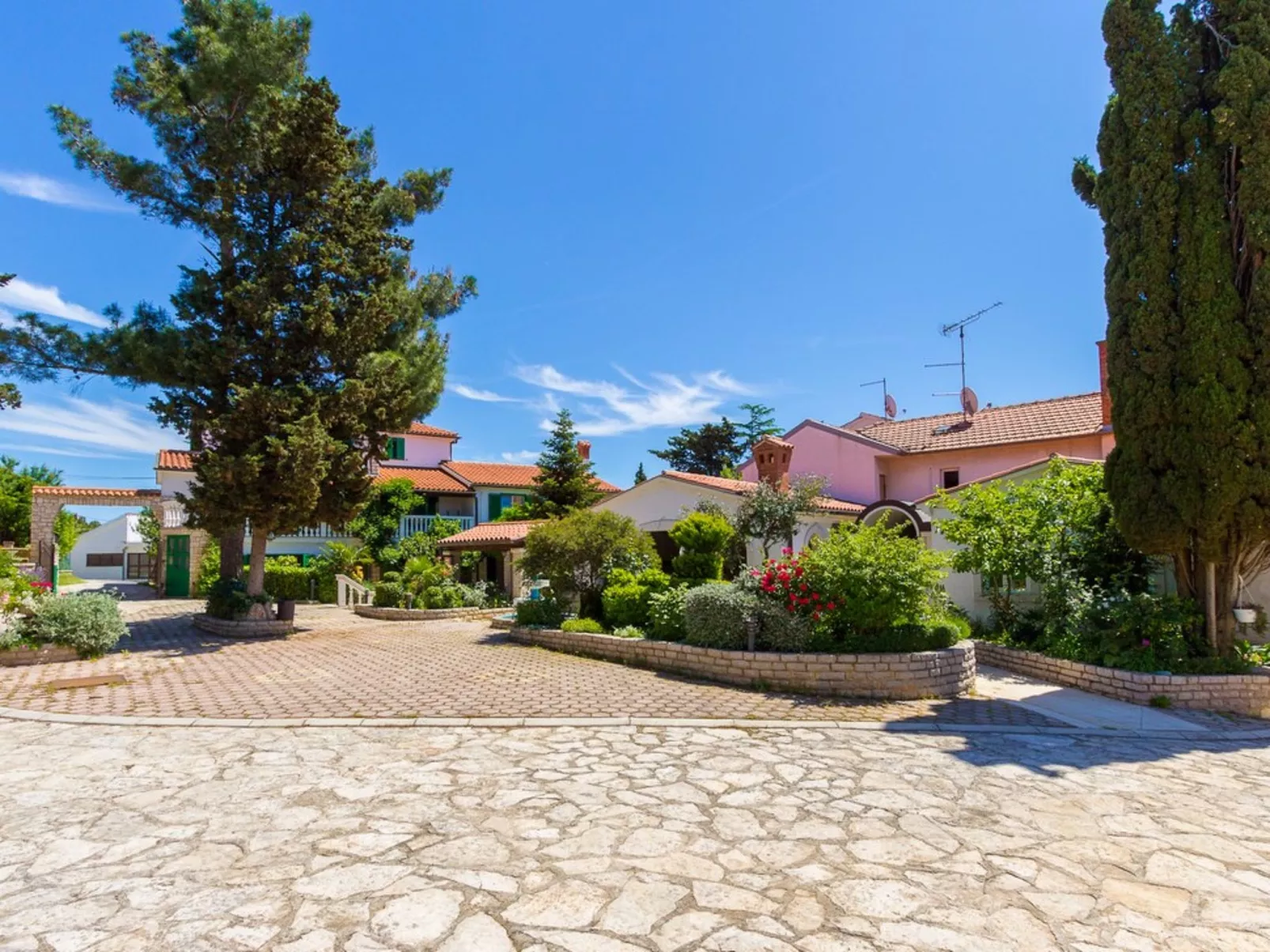 House Vjera - Image-tags.info