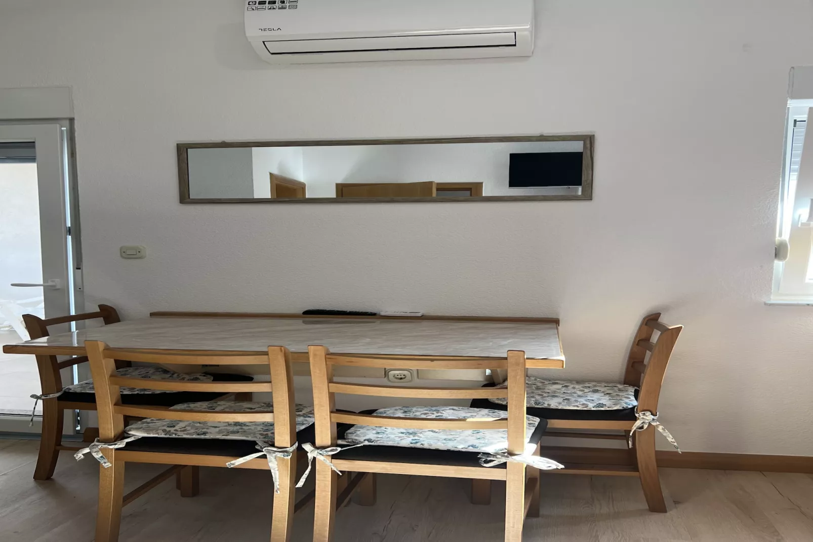 Apartment Lavaran 3 - Eetkamer