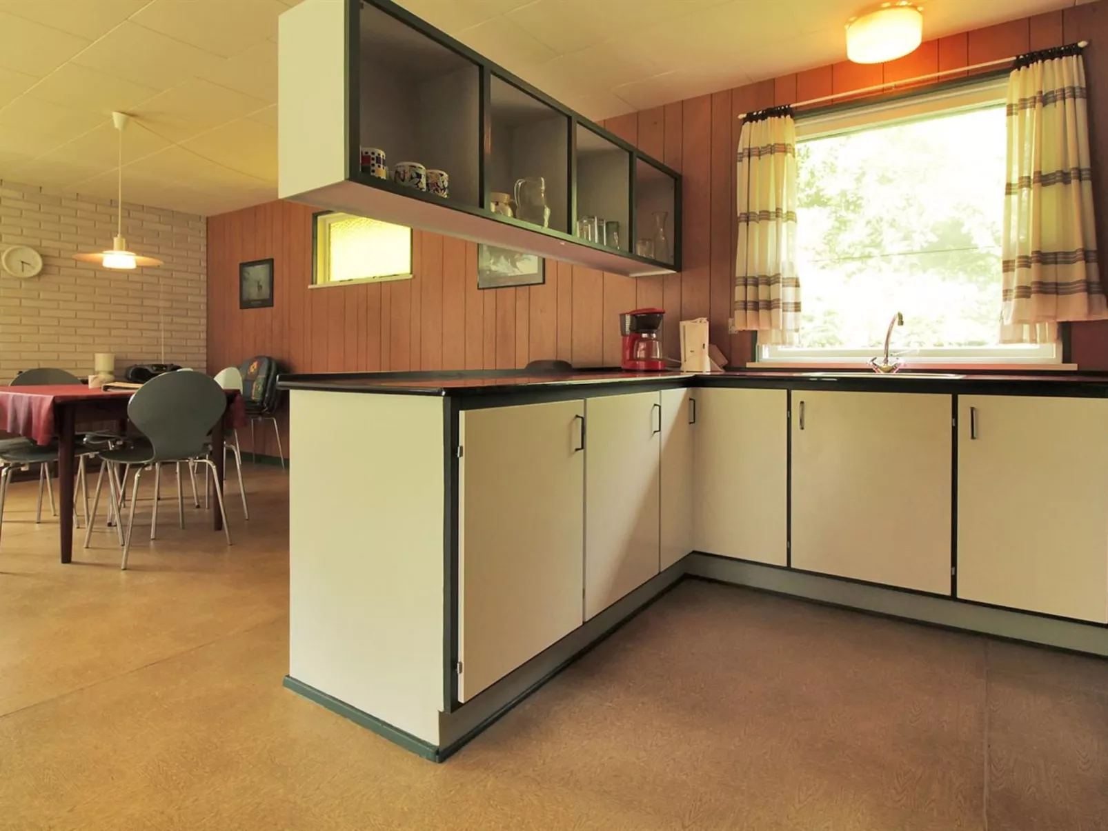 "Bergitte" - 450m from the sea - Binnen