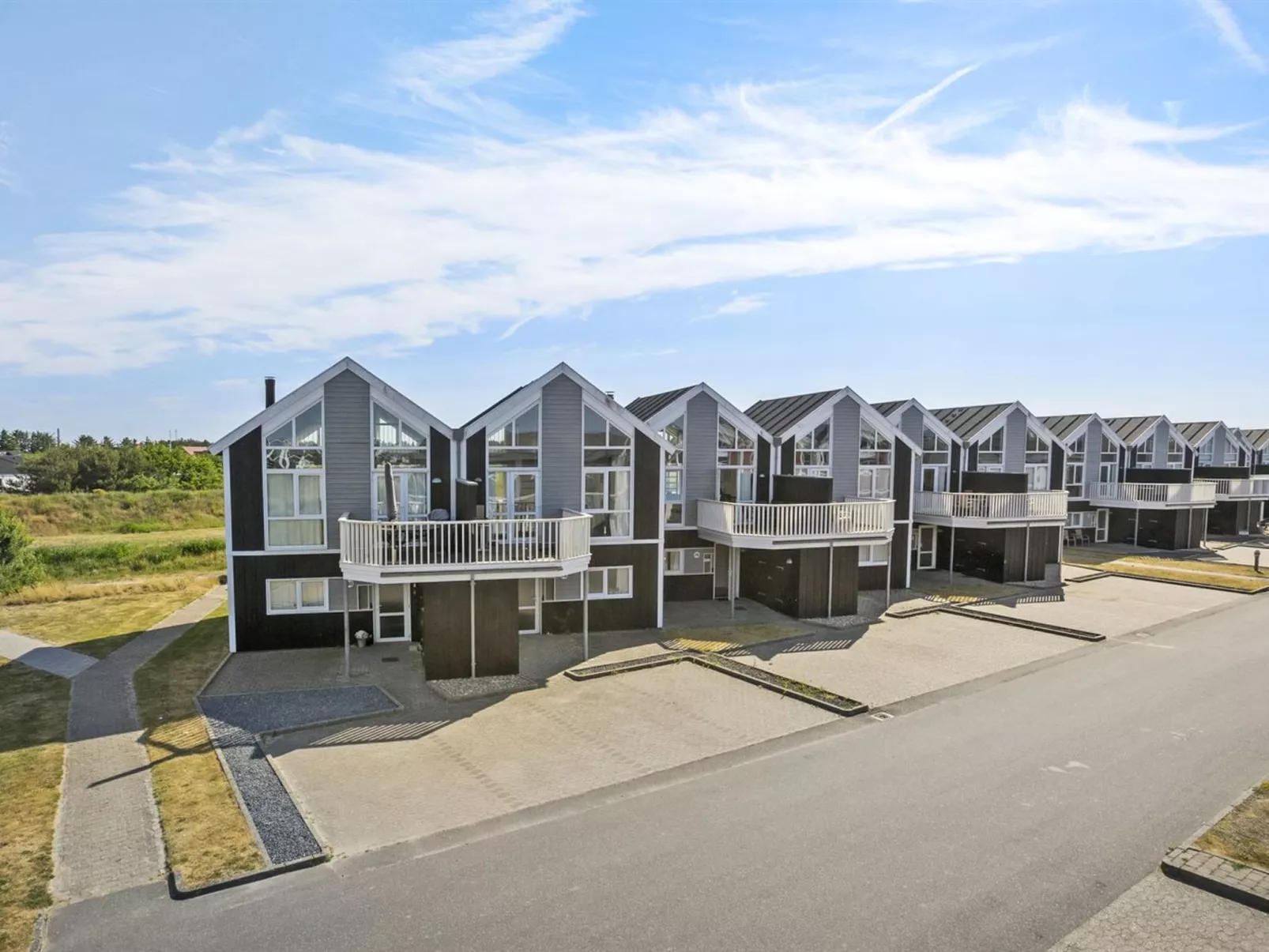 "Heraldina" - 700m from the sea - Buiten