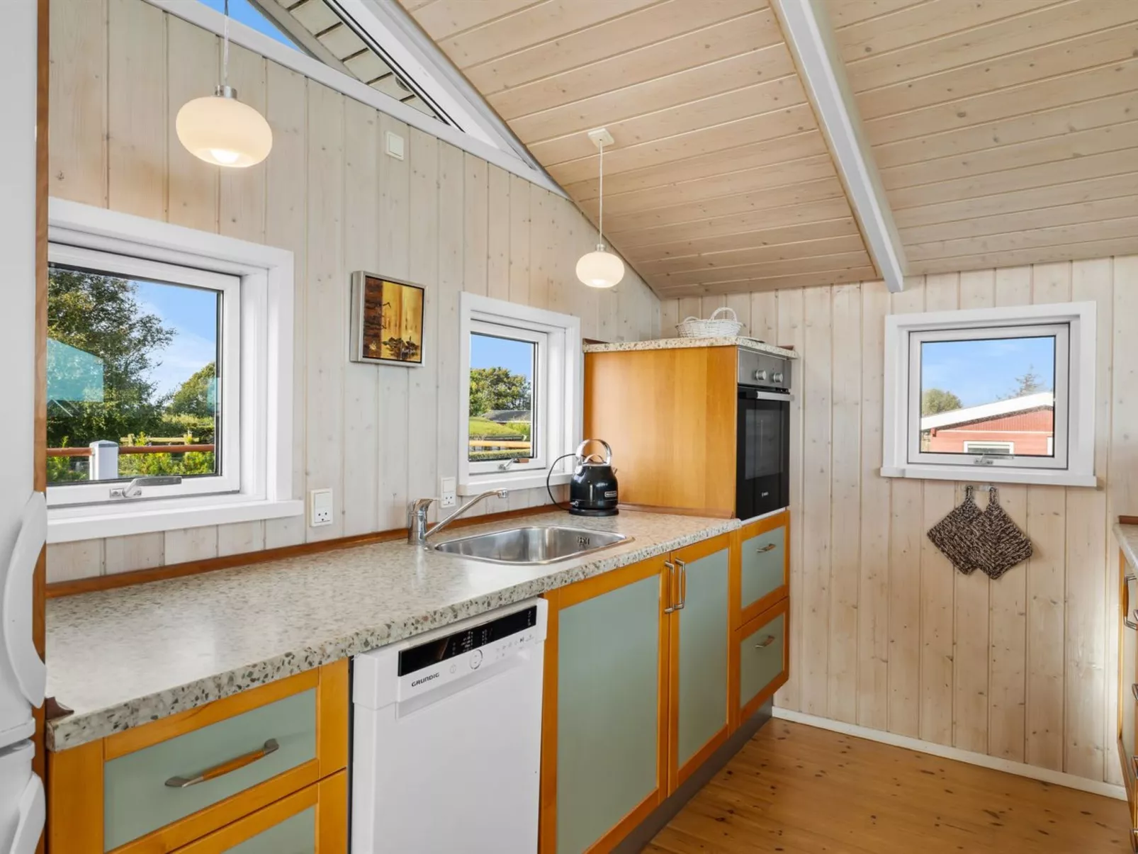 "Engelbertine" - 30m from the sea - Binnen