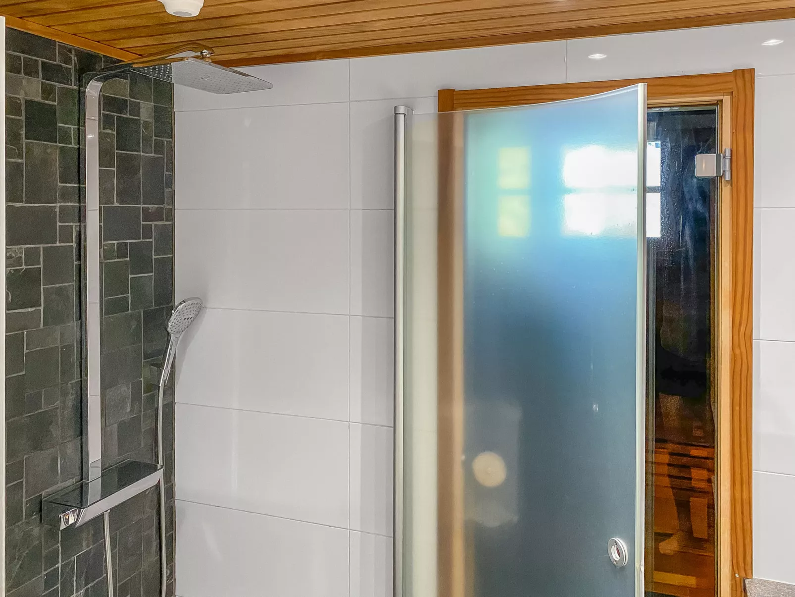 Kuusi-ruka 6 - Binnen