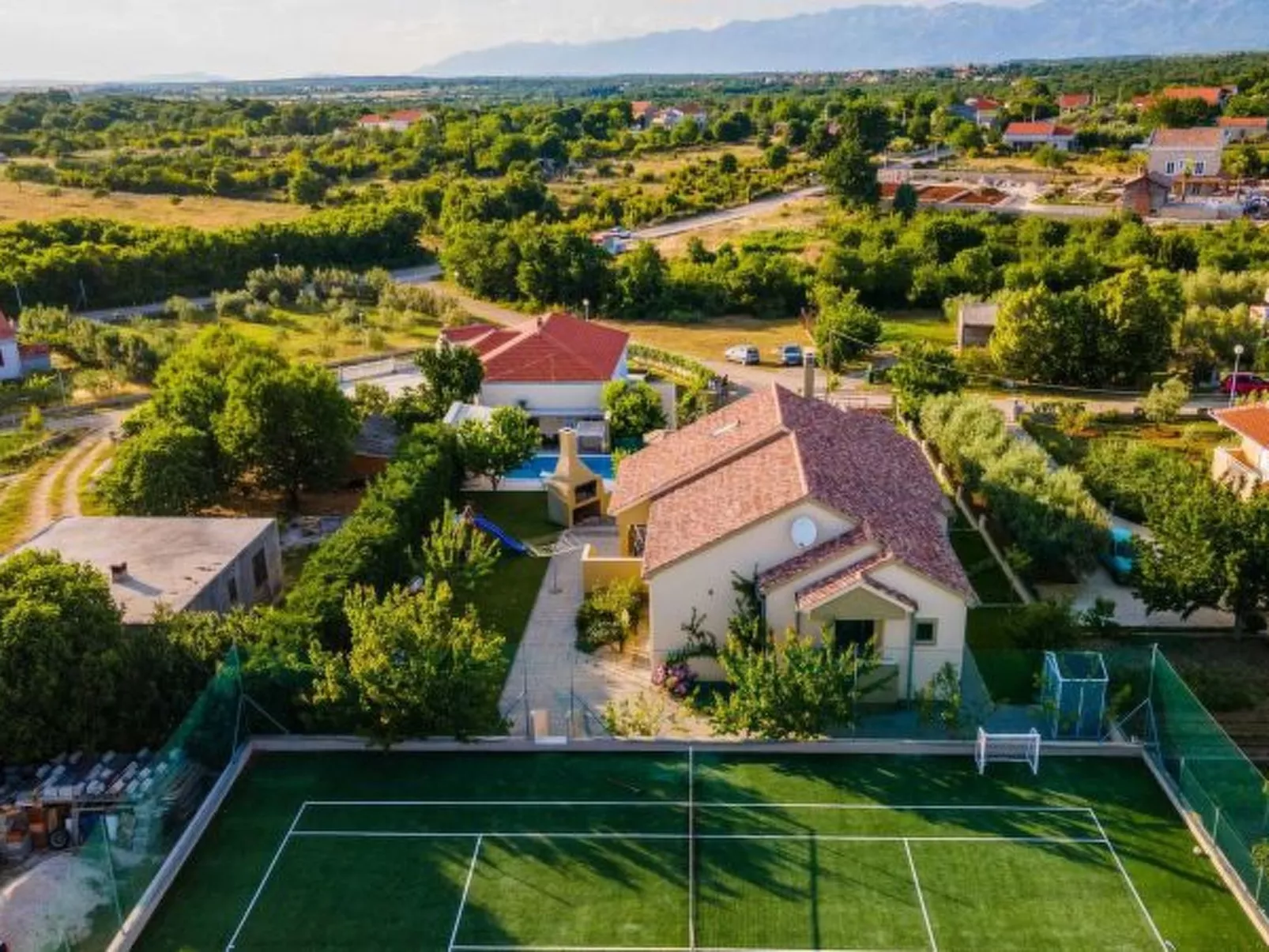 Great Villa Field Hills with sauna and jacuzzi - Image-tags.info