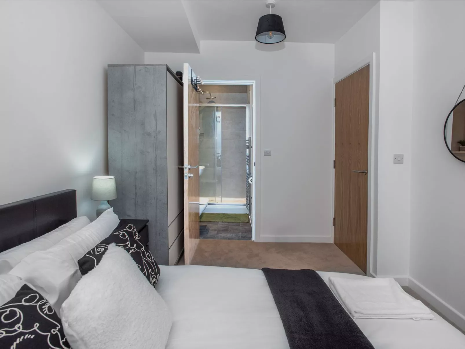 Brandneue, zentrale 2-Zimmer-Wohnung für 6 Gäste - Binnen