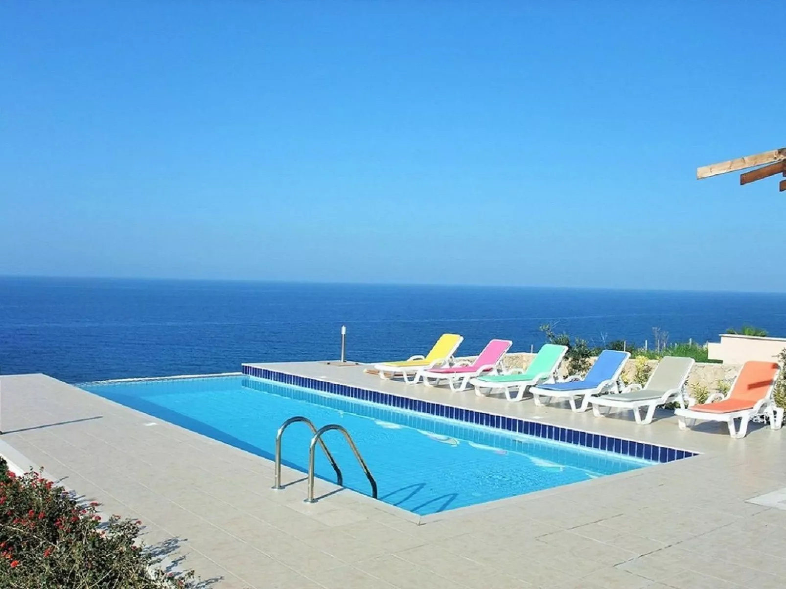 Ferienvilla mit Infinity Pool - Image-tags.info