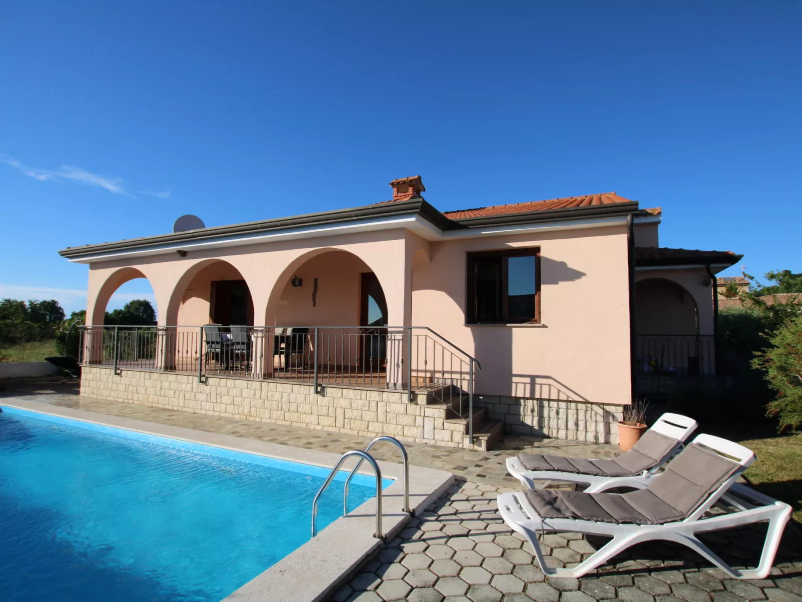 Villa Neela / HR-11039-01 - Image-tags.info