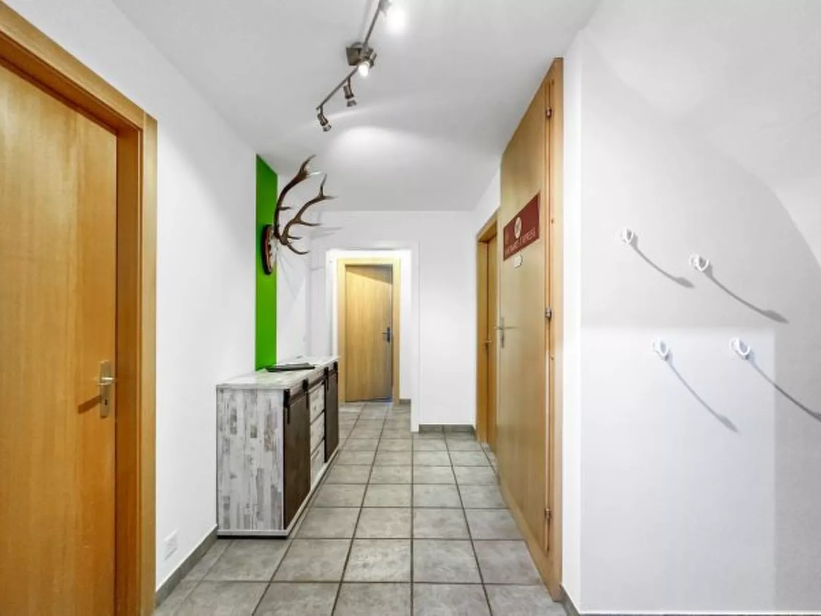 Why not à 5 mns de Sion - Binnen