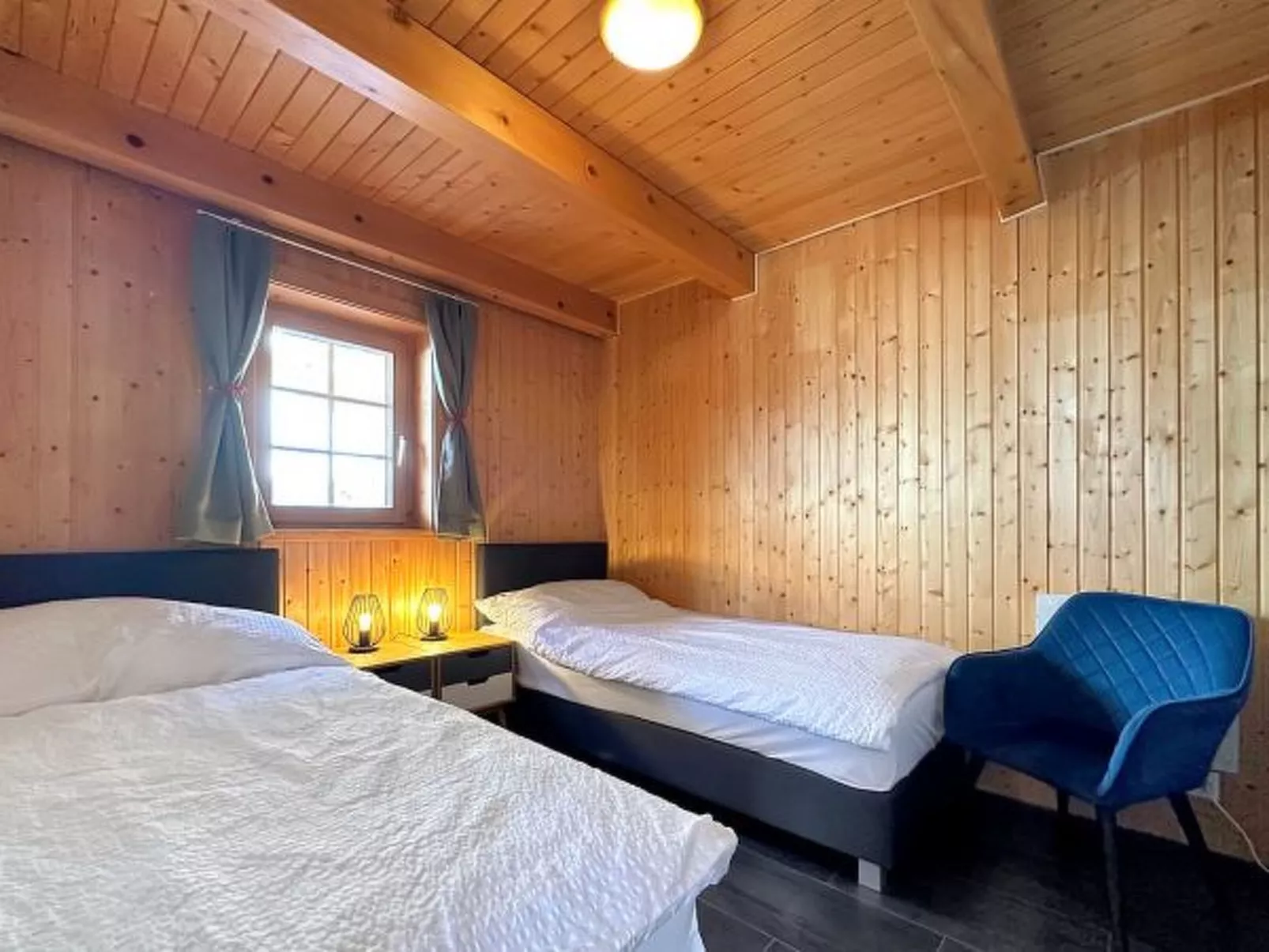 Tiny House facing the Alps - Ski in and out - Binnen