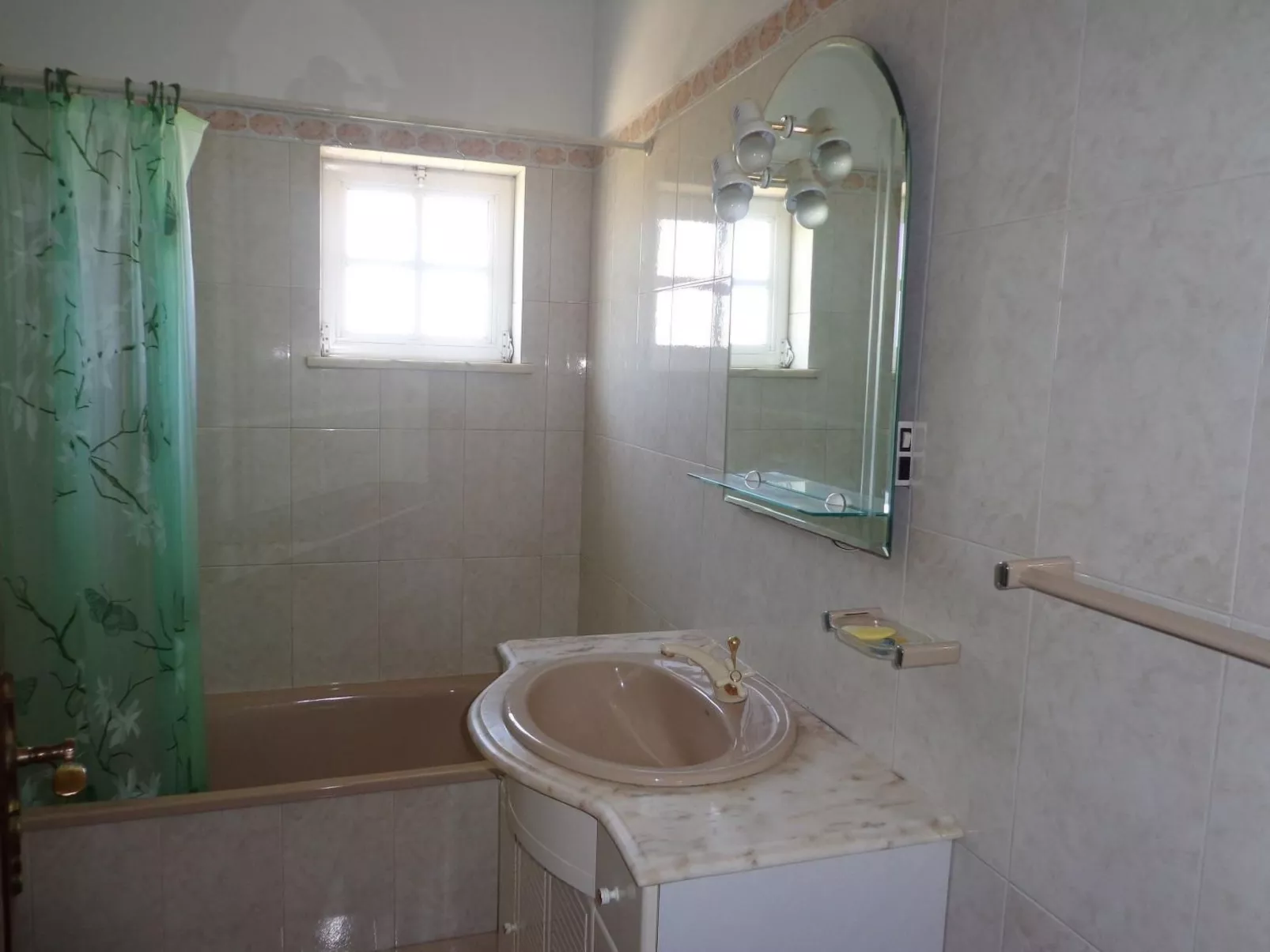 Mit Blick auf das Wasser - Binnen