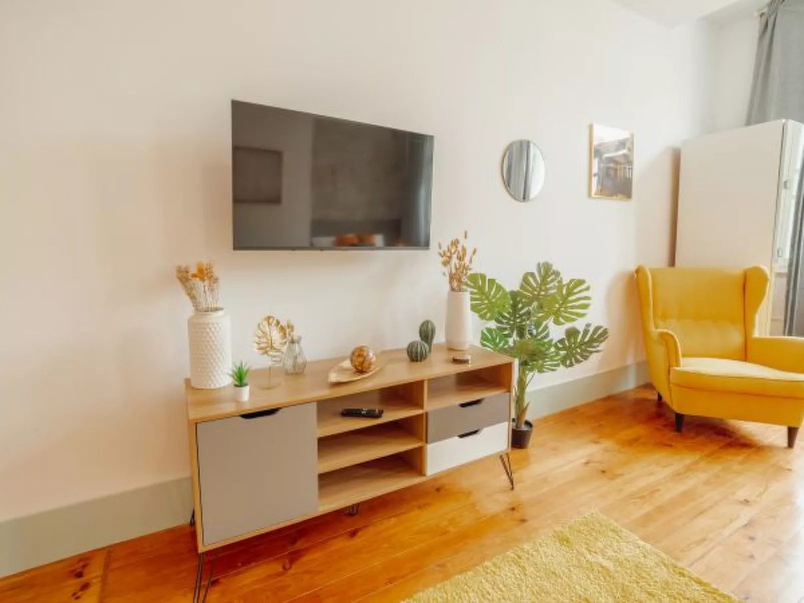 DOWNTOWN SUITE E by VACATIONY - Binnen