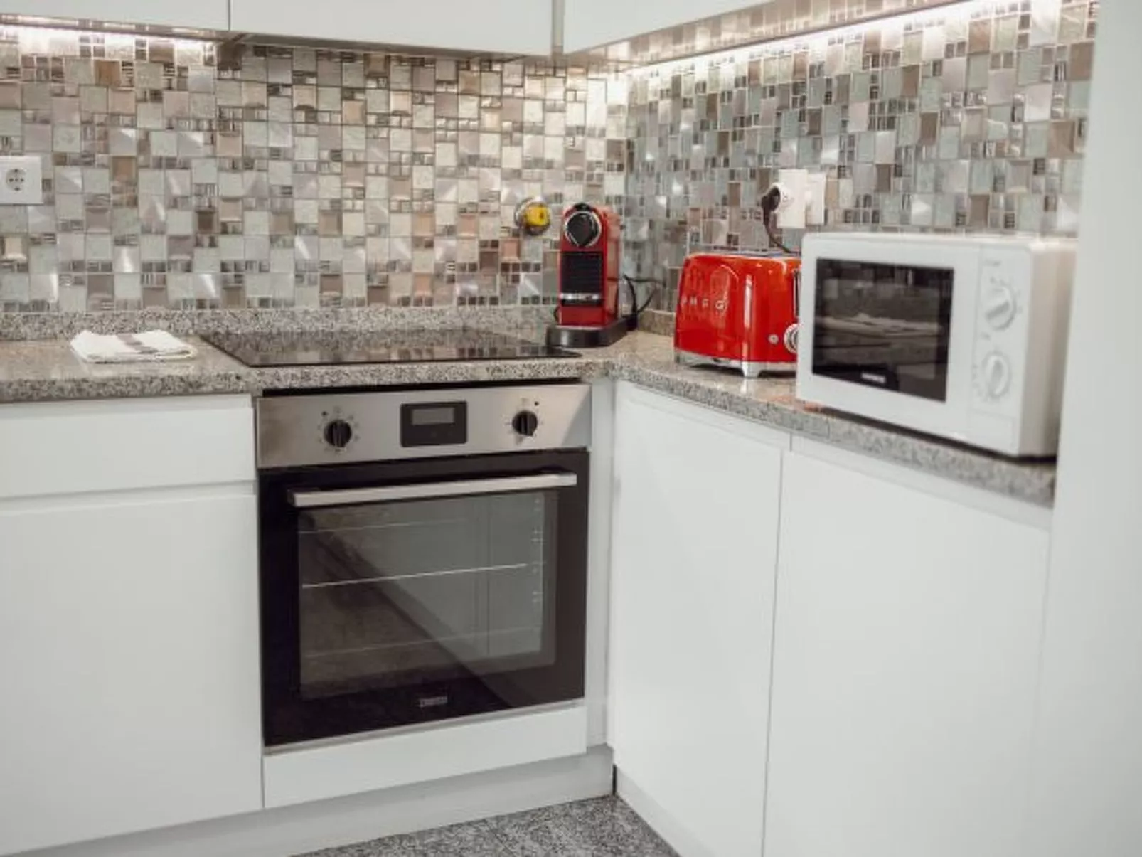 CITY CENTER GRAND SEA VIEW TERRACE by VACATIONY - Binnen