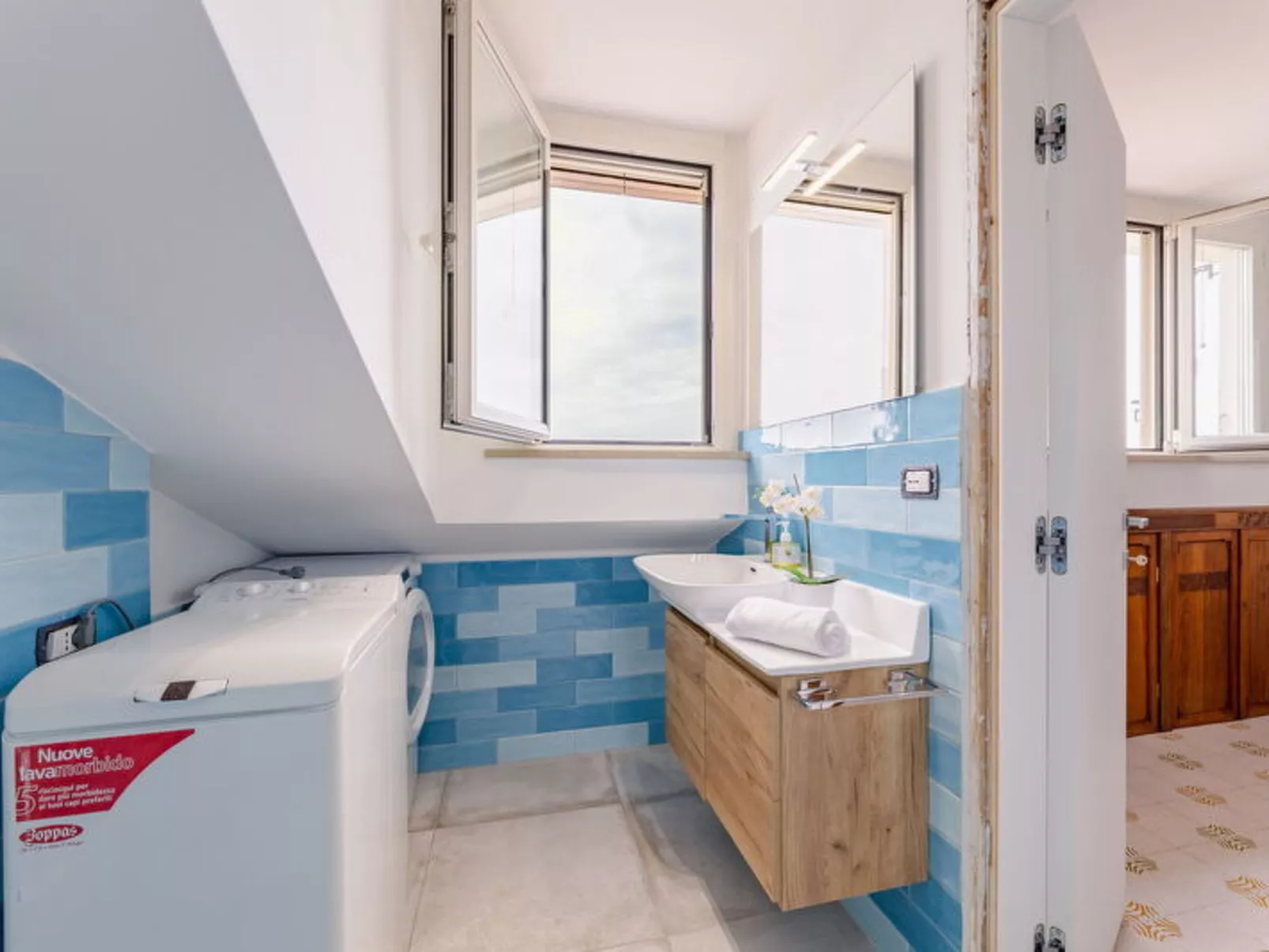 Conero Bluloft - Binnen