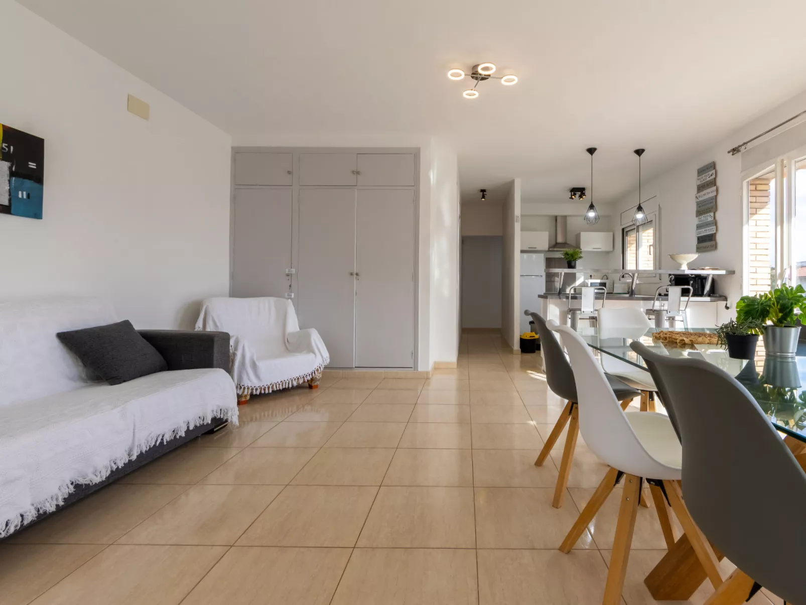 Higini Angles - Binnen