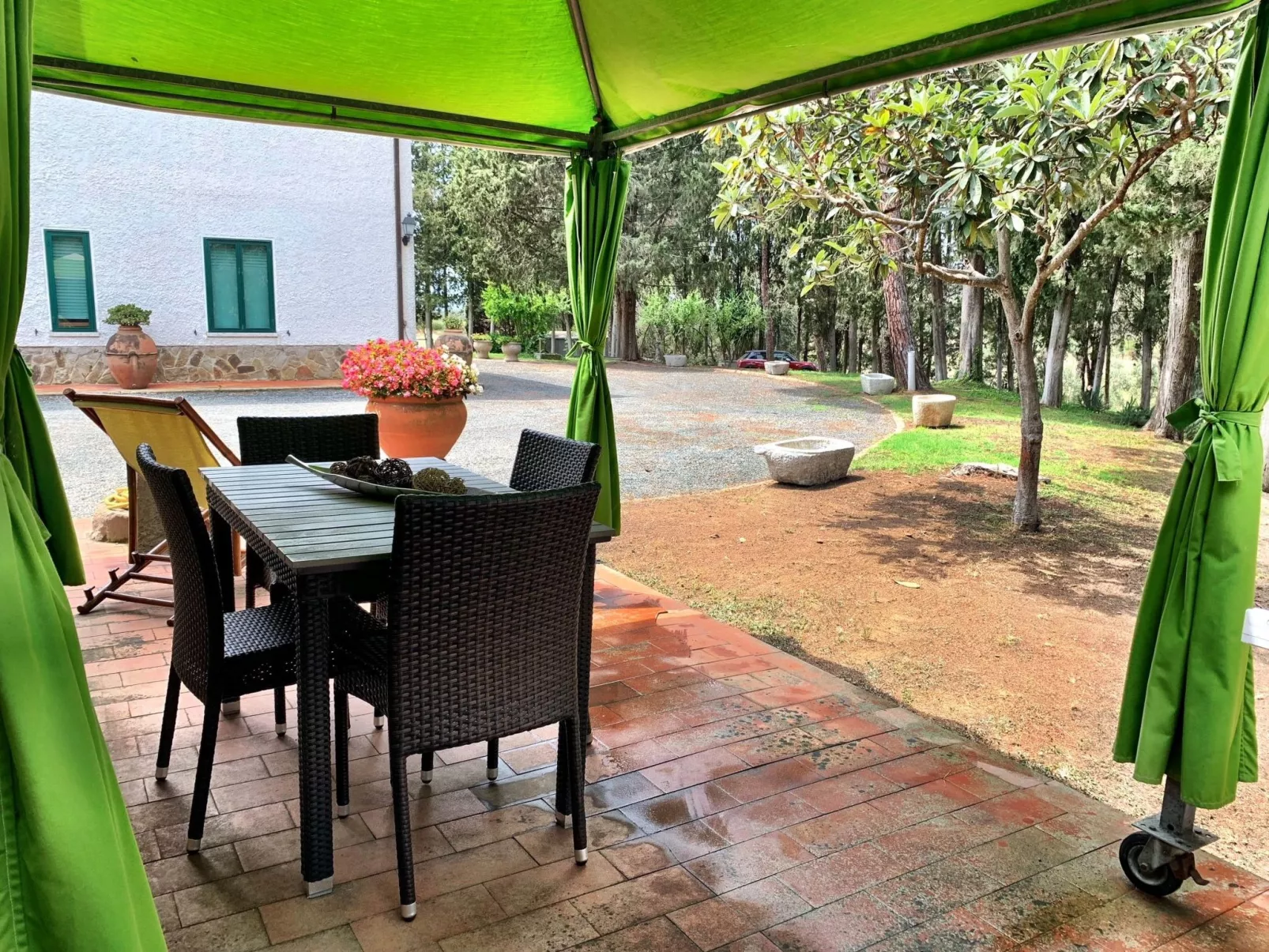 Unabhängiges Zimmer im Garten in der Nähe des Meeres - Buiten