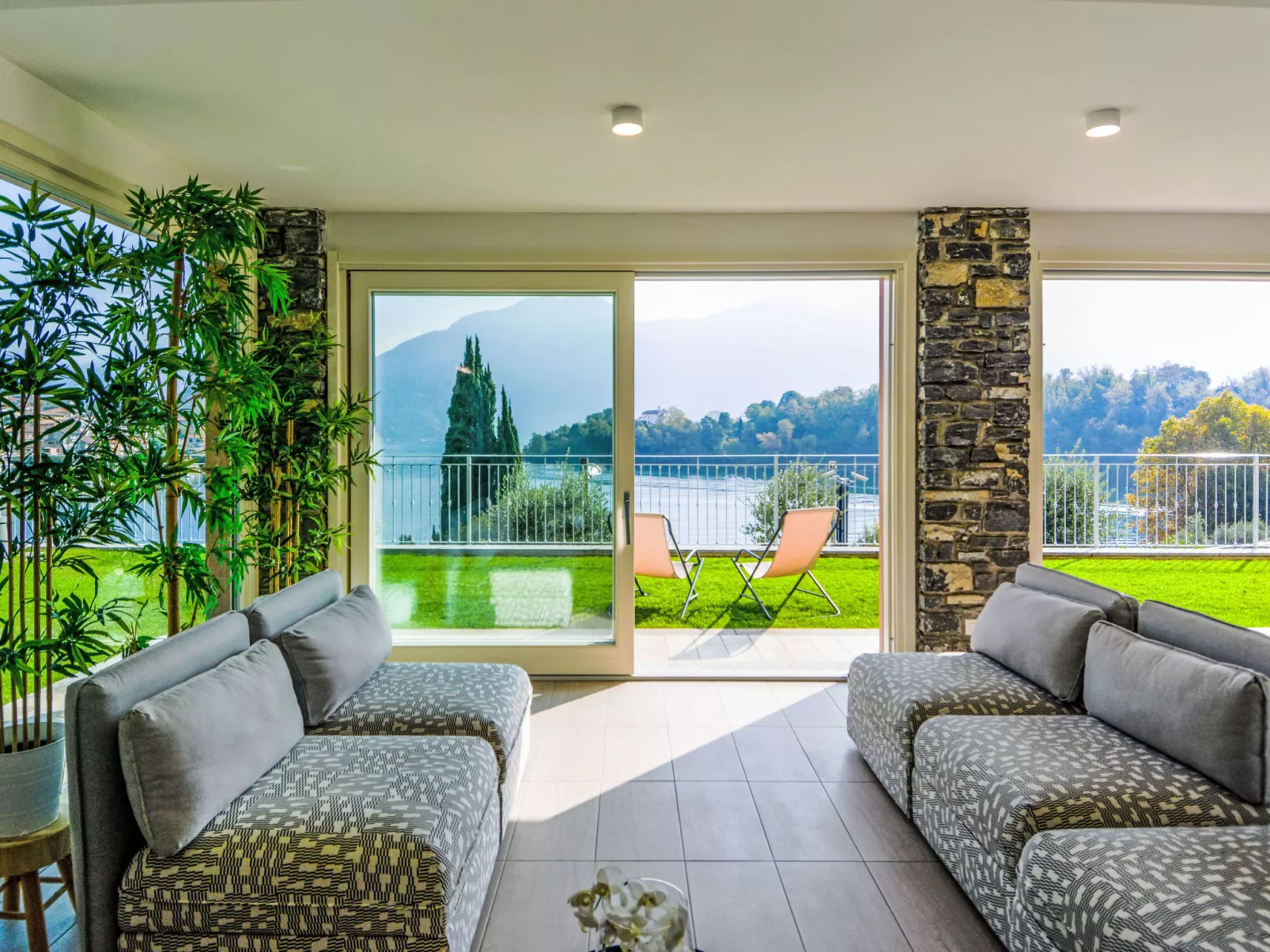 The View Lake Como - Binnen