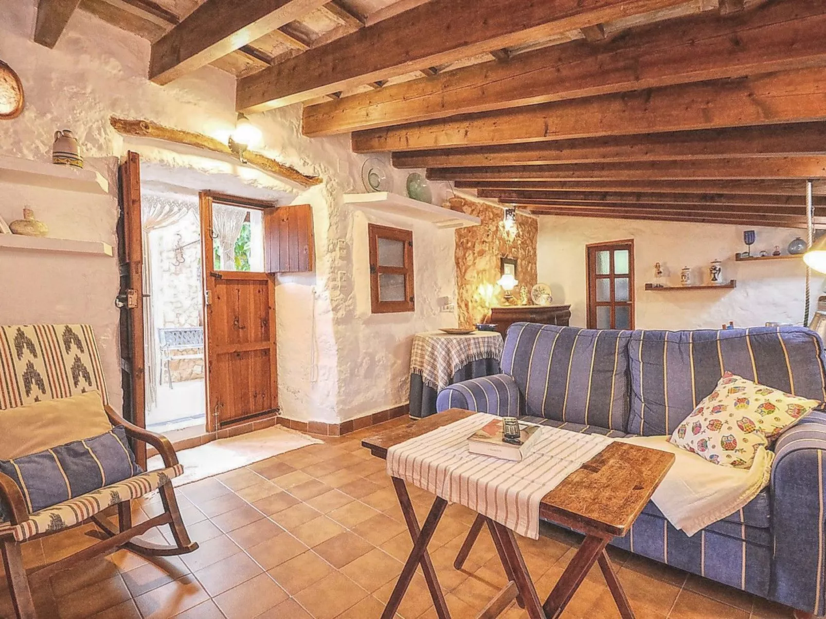 MONTSERRAT  ( SON PERETO ) - Binnen