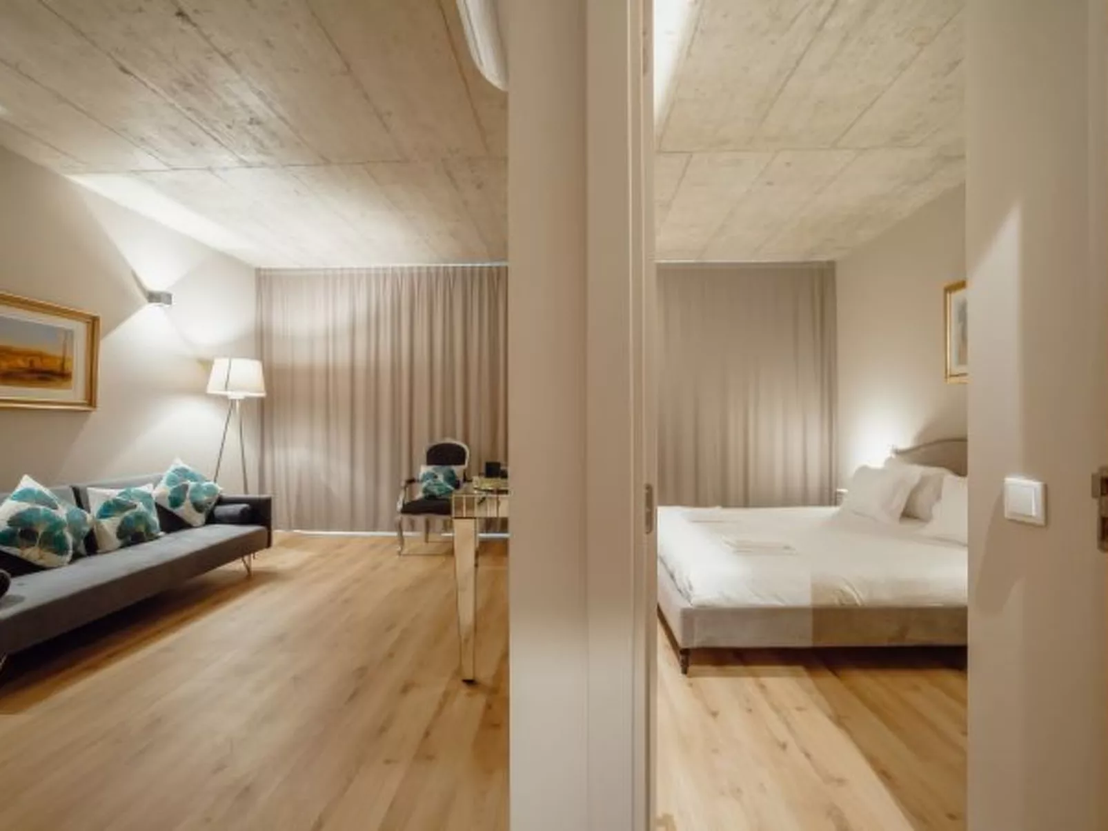 CITY CENTER PREMIUM with GARAGE by VACATIONY - Binnen