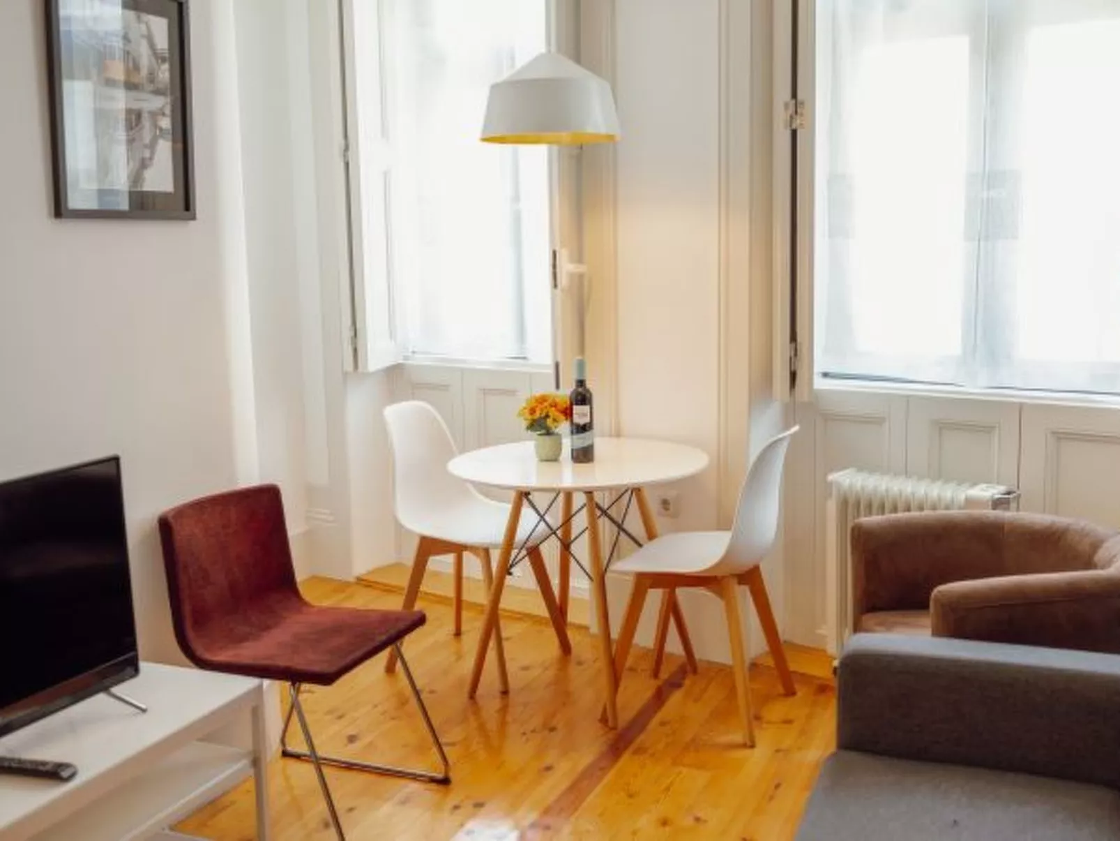 DOWNTOWN CHARMING by VACATIONY - Binnen