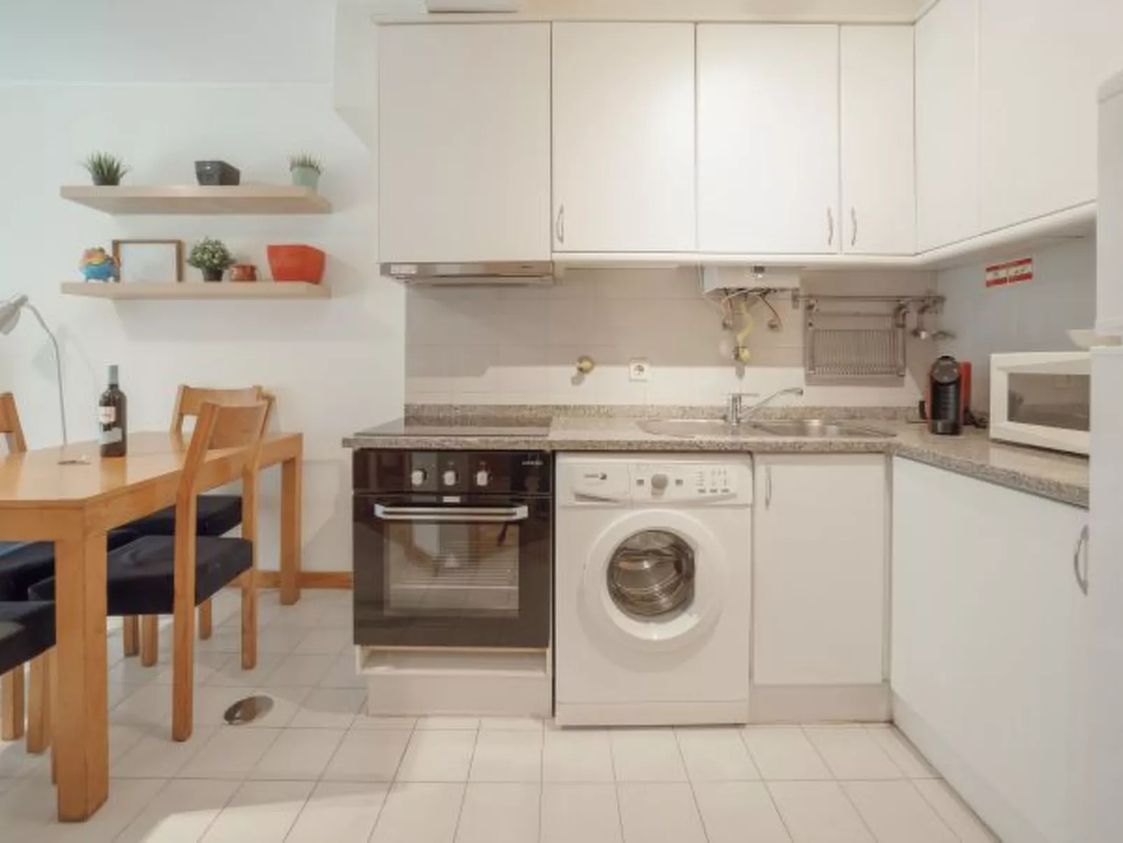 DOWNTOWN TRINDADE WITH TERRACE by VACATIONY - Binnen