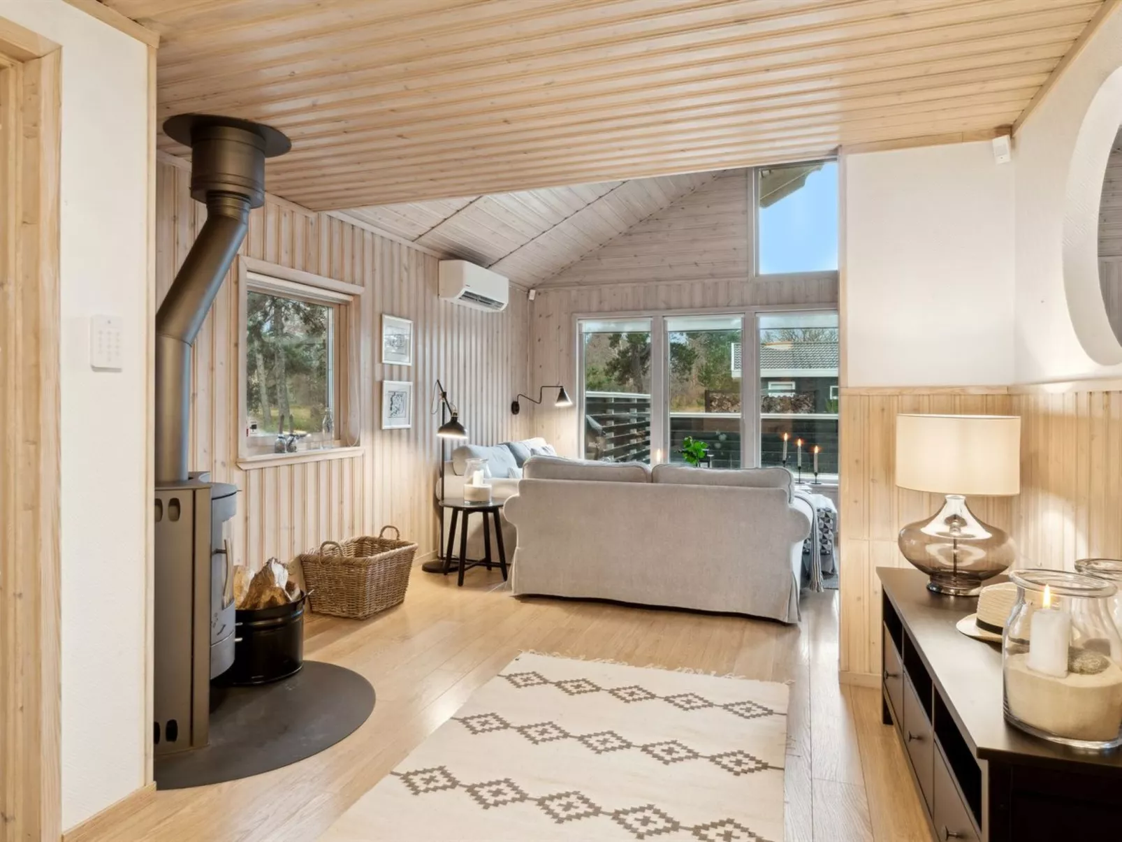 "Lavrens" - 300m from the sea - Binnen