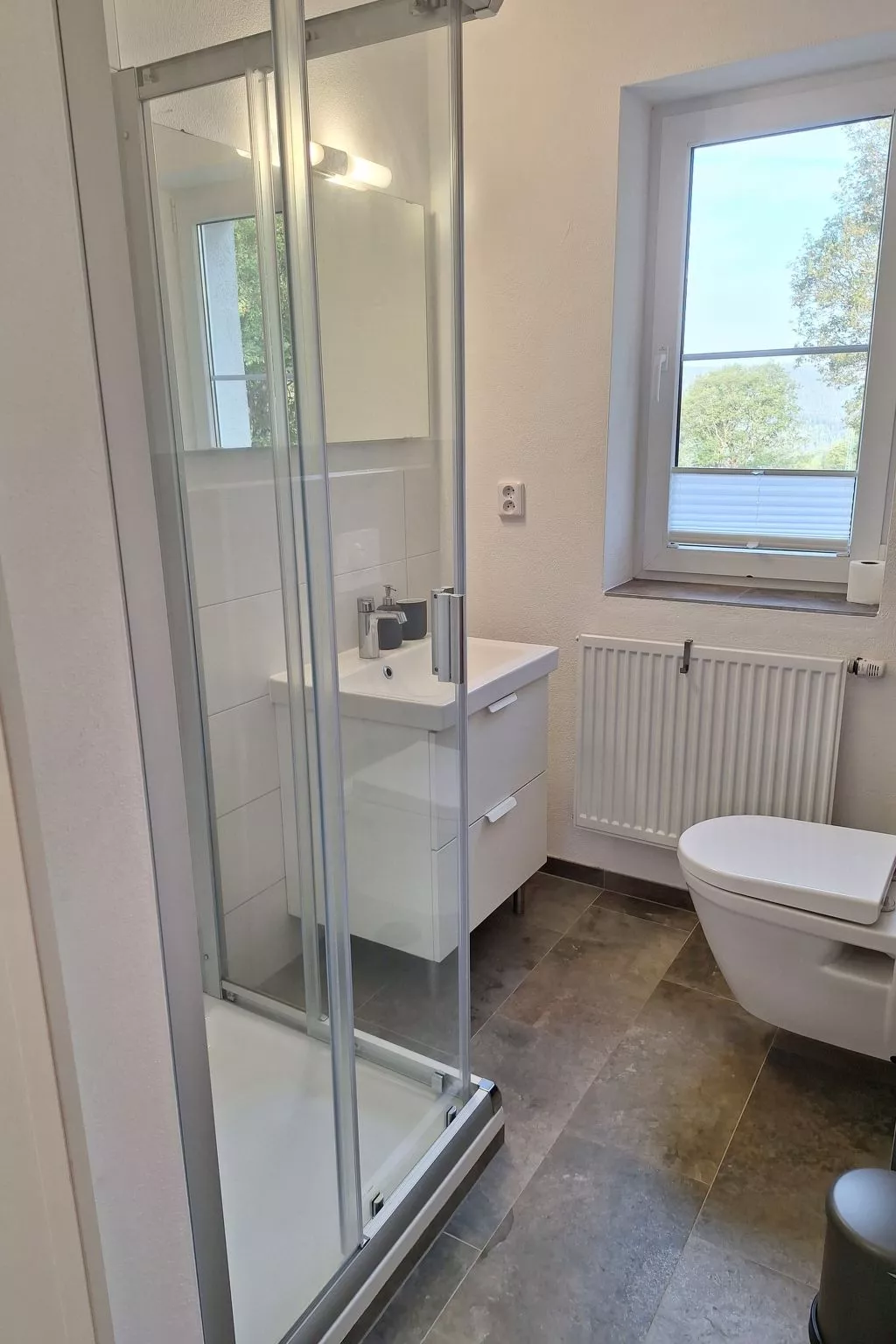 Gästezimmer mit Blick auf die Berge - Binnen