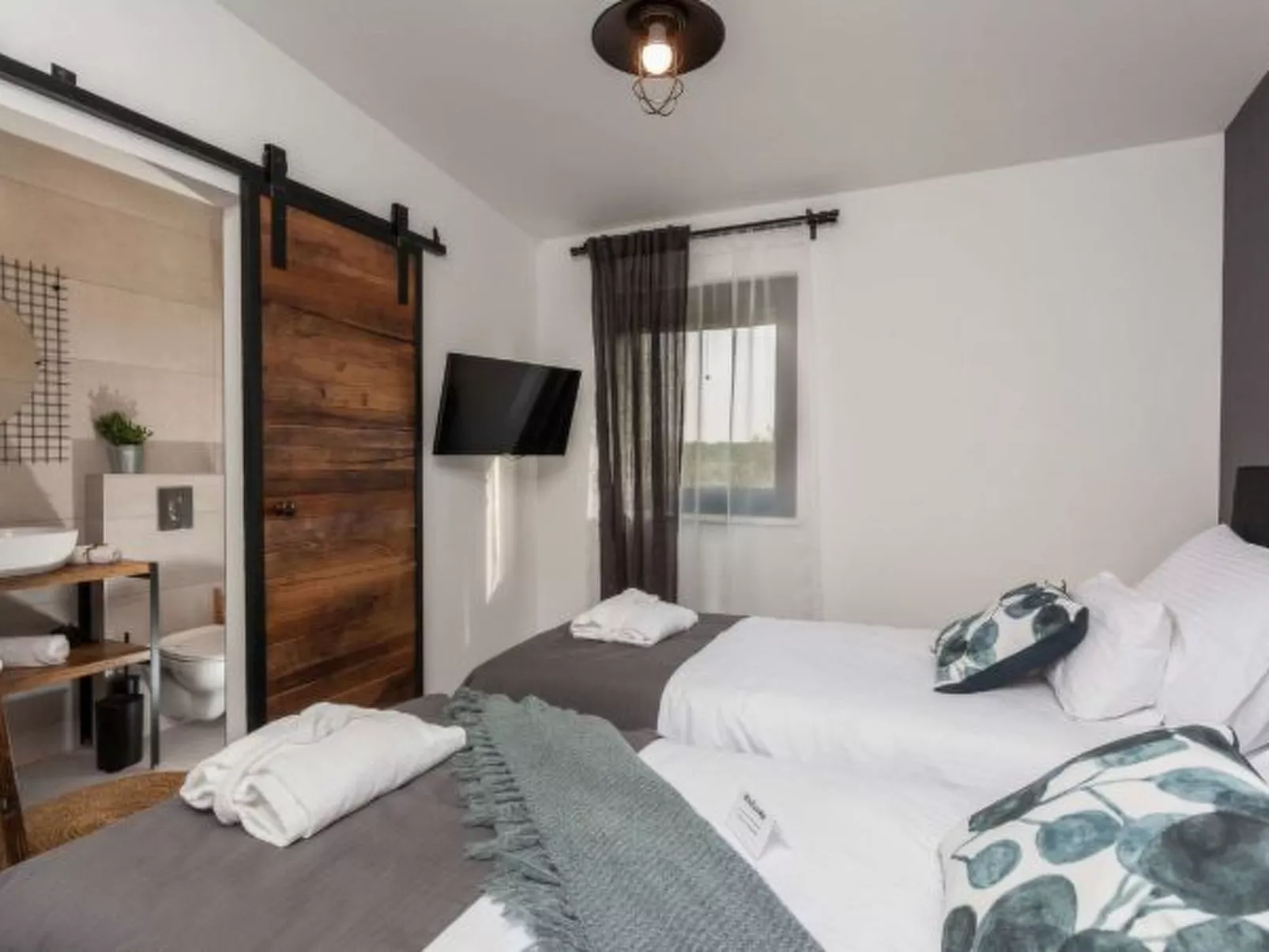 Villa Royal with heated pool - Image-tags.info