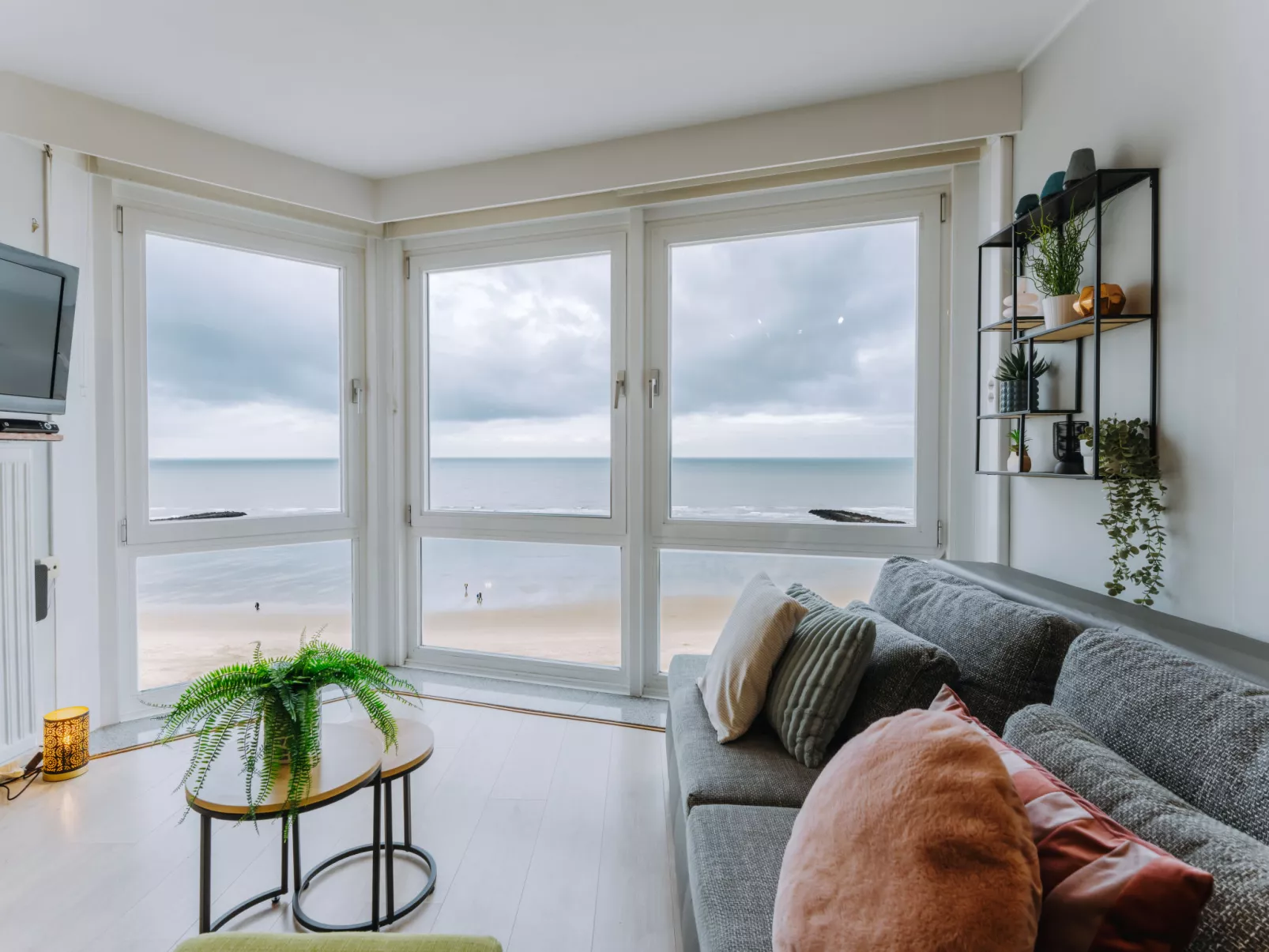 Sea view west - Binnen