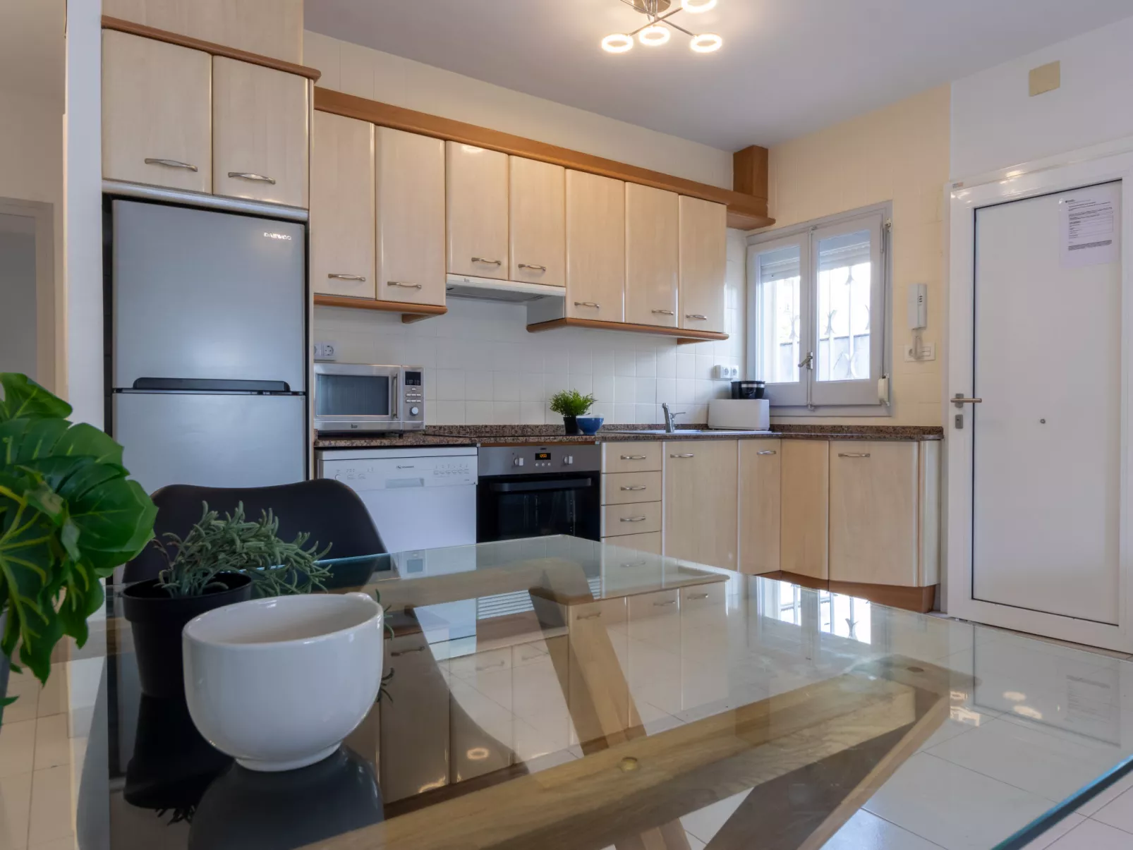 Higini Angles - Binnen