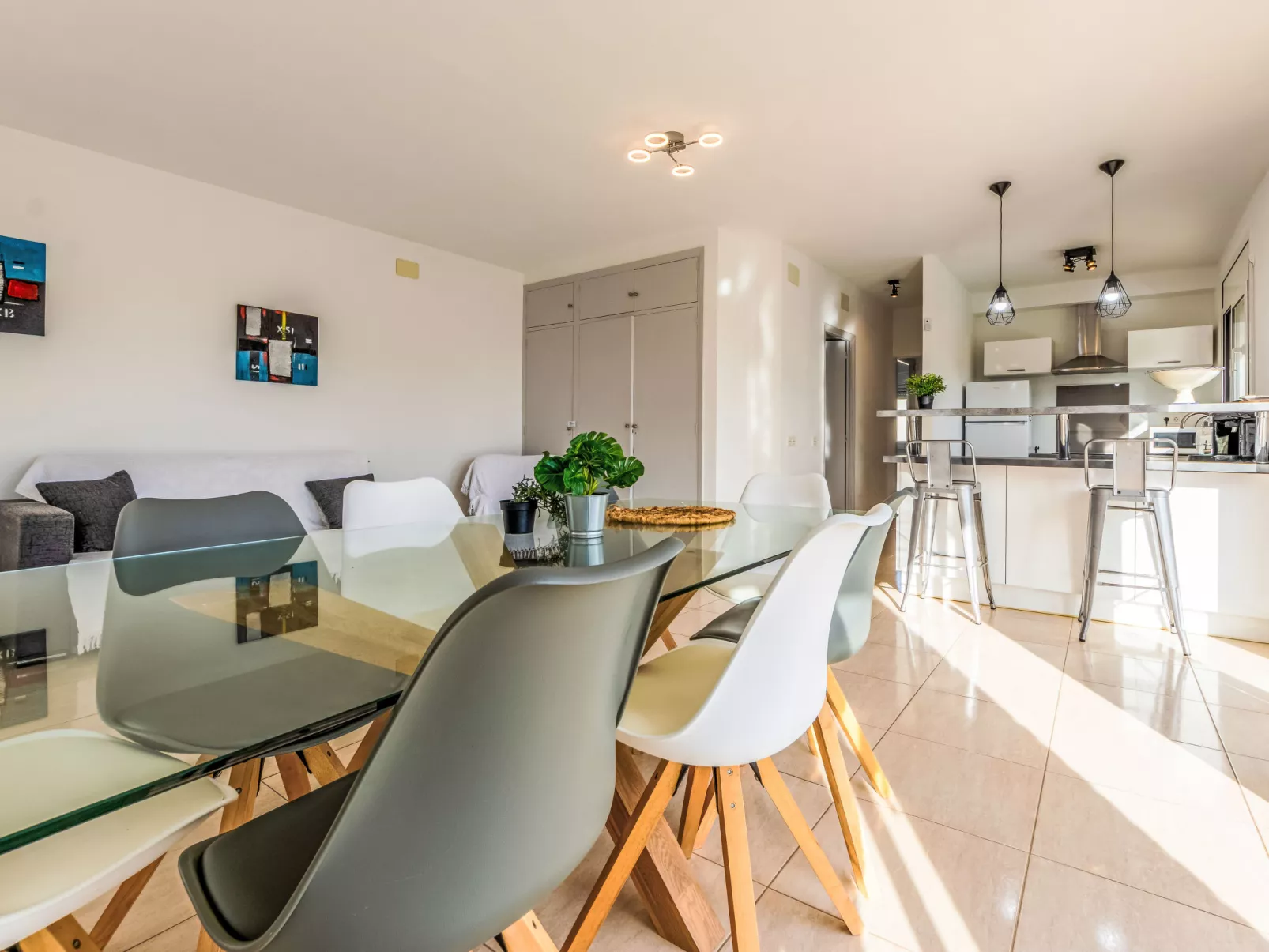 Higini Angles - Binnen