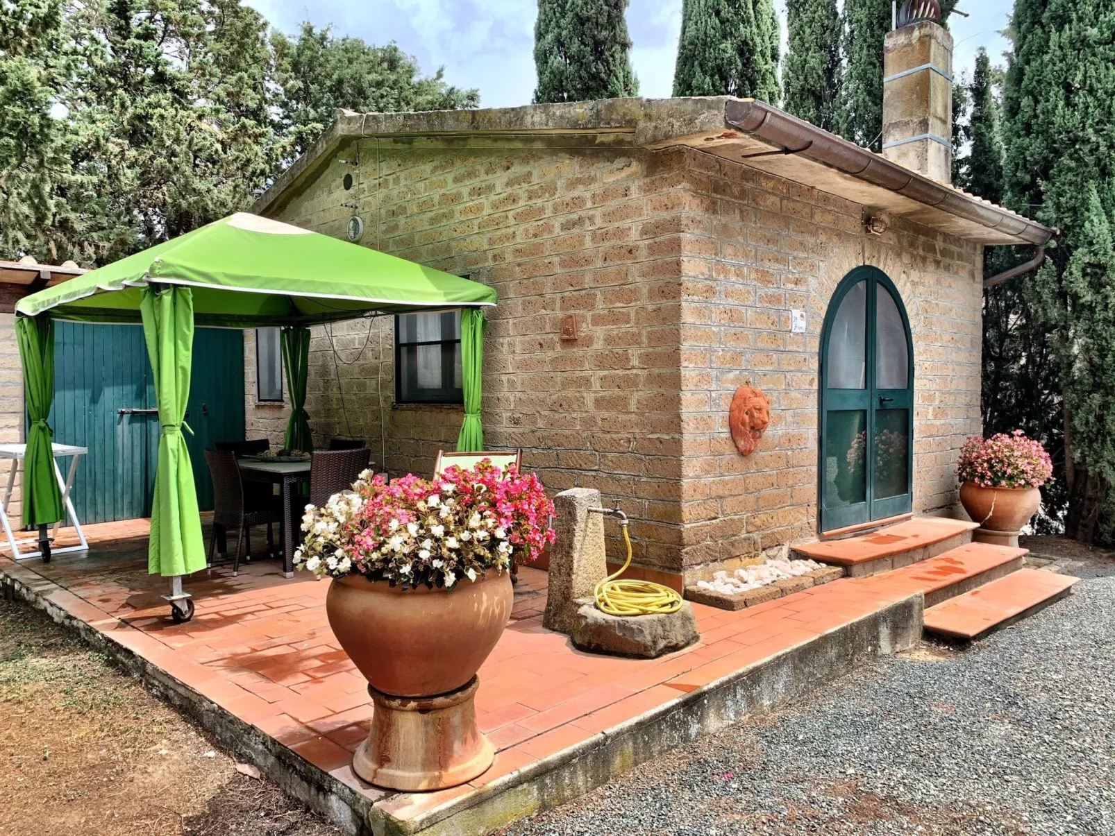 Unabhängiges Zimmer im Garten in der Nähe des Meeres - Buiten