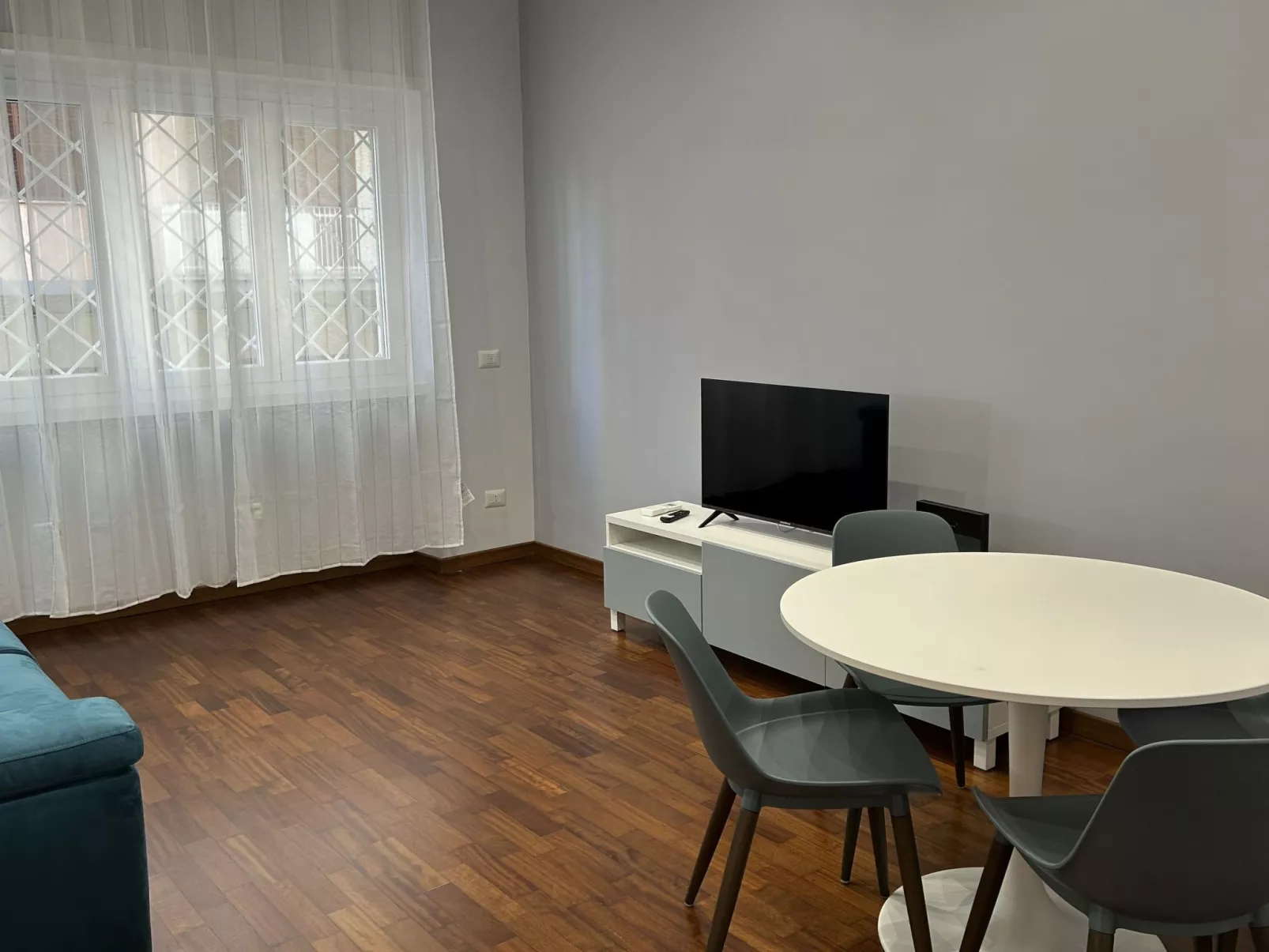 'Vatican Vibes - Binnen