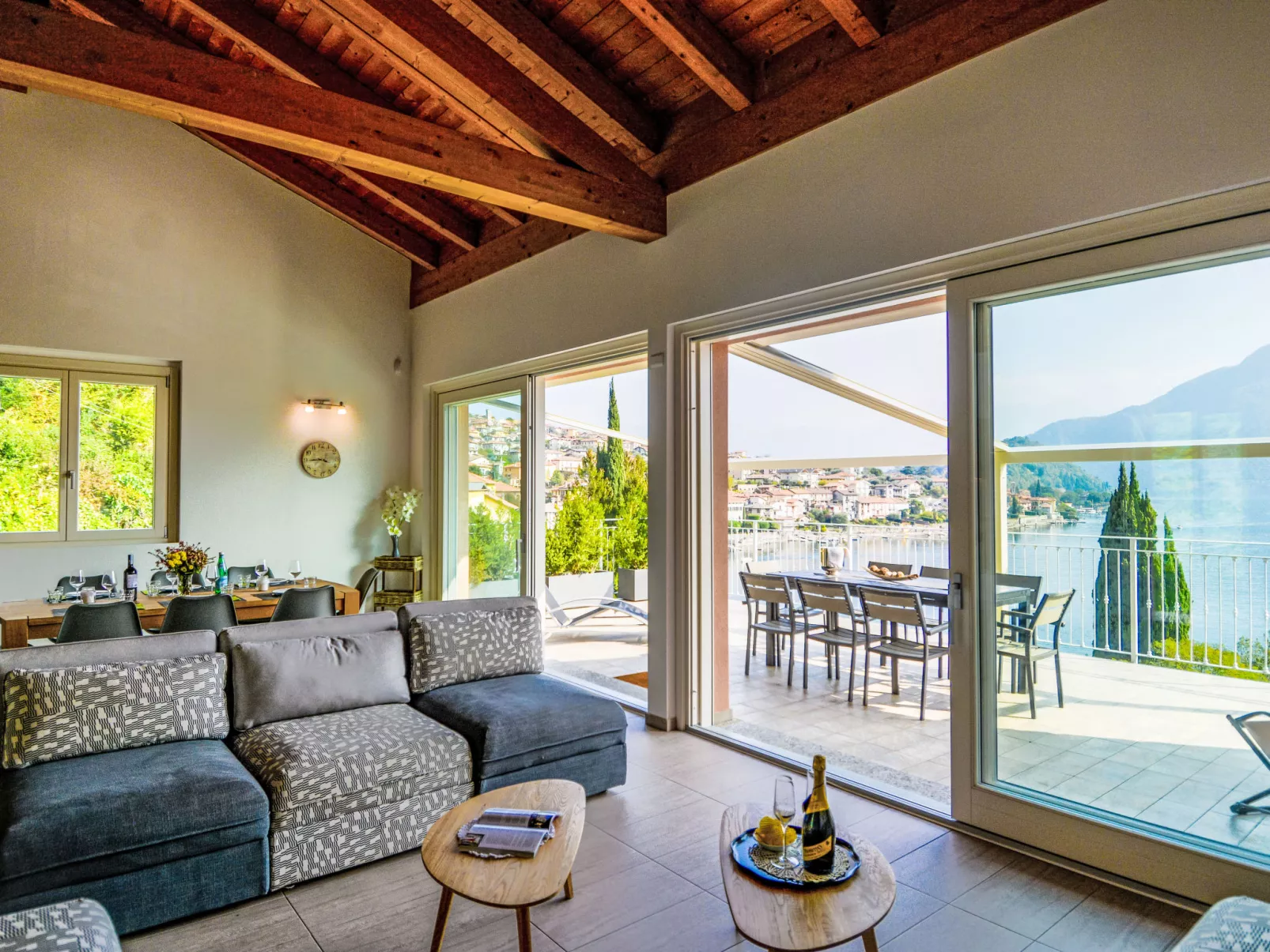 The View Lake Como - Binnen