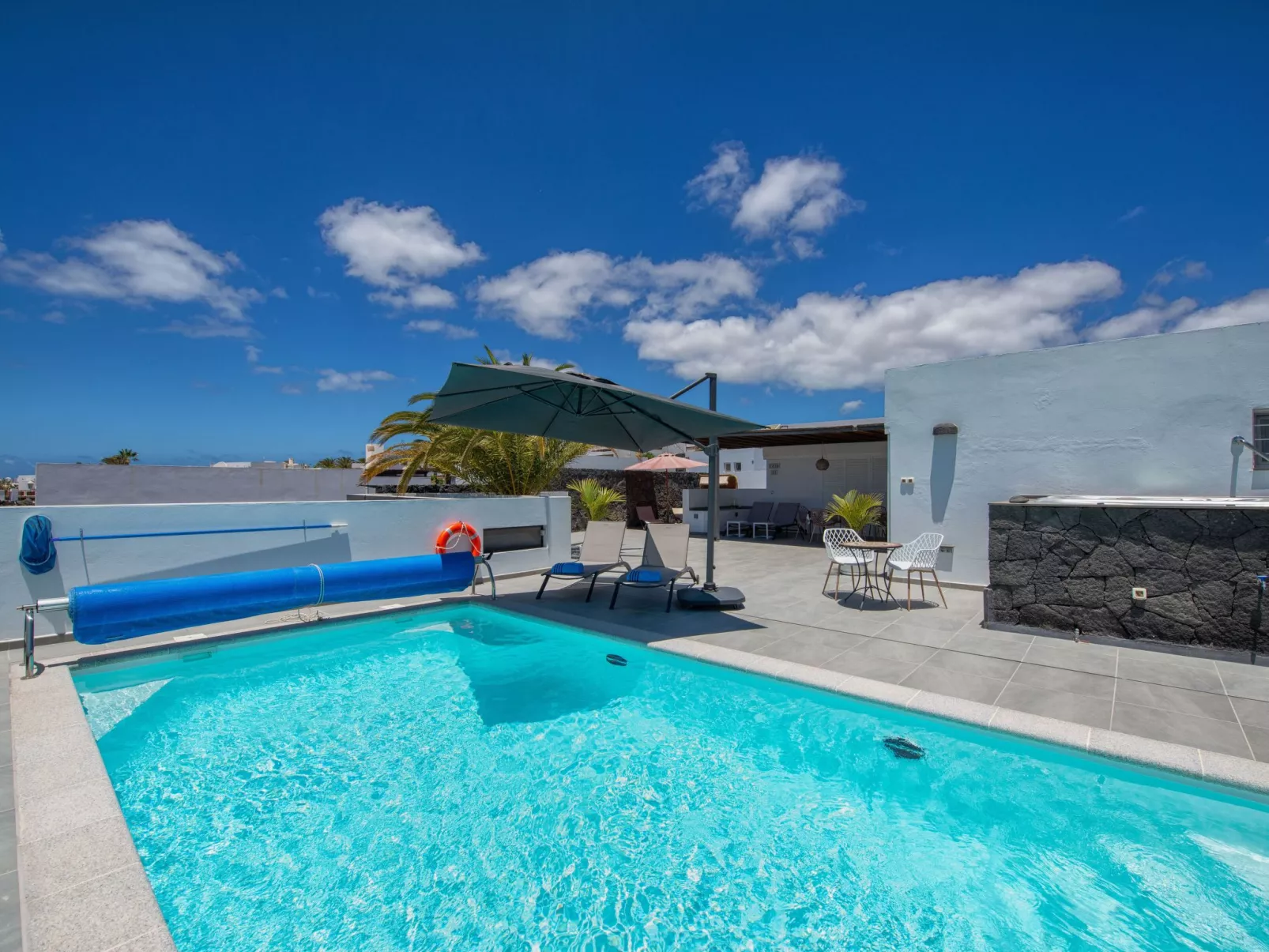 Mit Whirlpool - Buiten