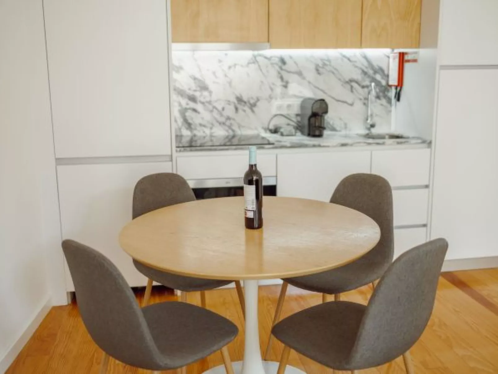 COURTYARD OPORTO DESIGN APARTMENT C WITH TERRACE - Binnen