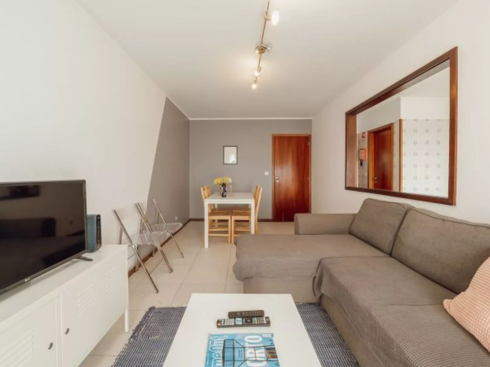 ESPINHO MODERN 3 BEDROOM APARTMENT by VACATIONY - Binnen