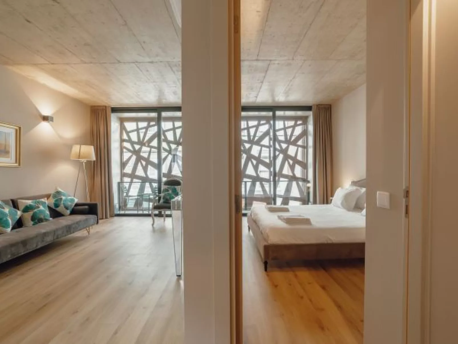 CITY CENTER PREMIUM with GARAGE by VACATIONY - Binnen