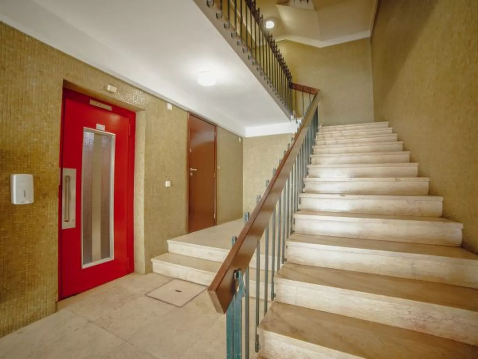 ALEGRIA CITY CENTER with ELEVATOR by VACATIONY - Binnen