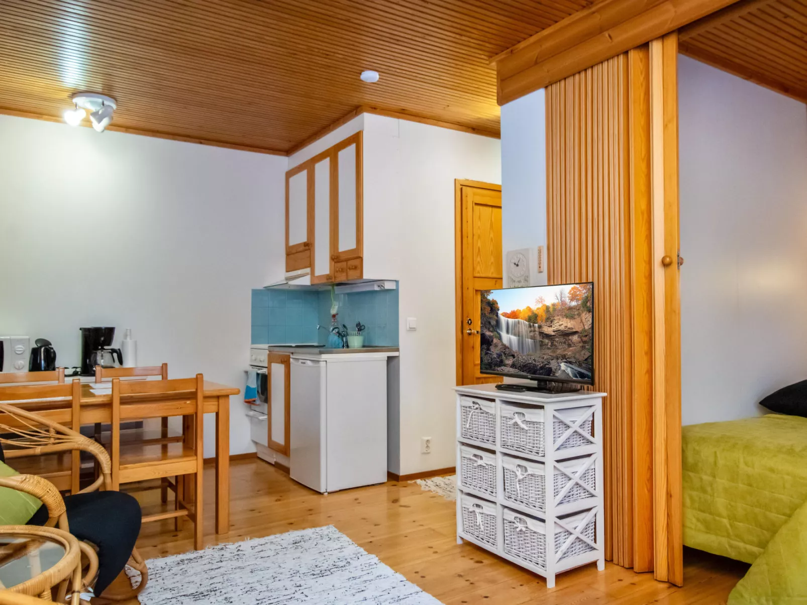 Kulta-käkönen 2 by bomba - Binnen