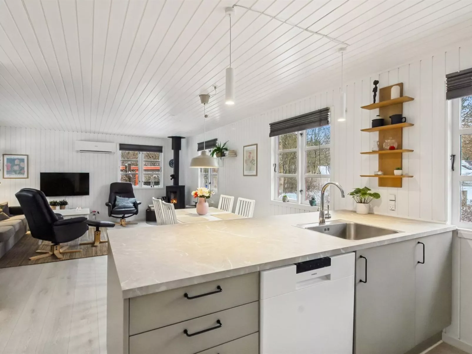 "Hubertina" - 30km from the sea - Binnen