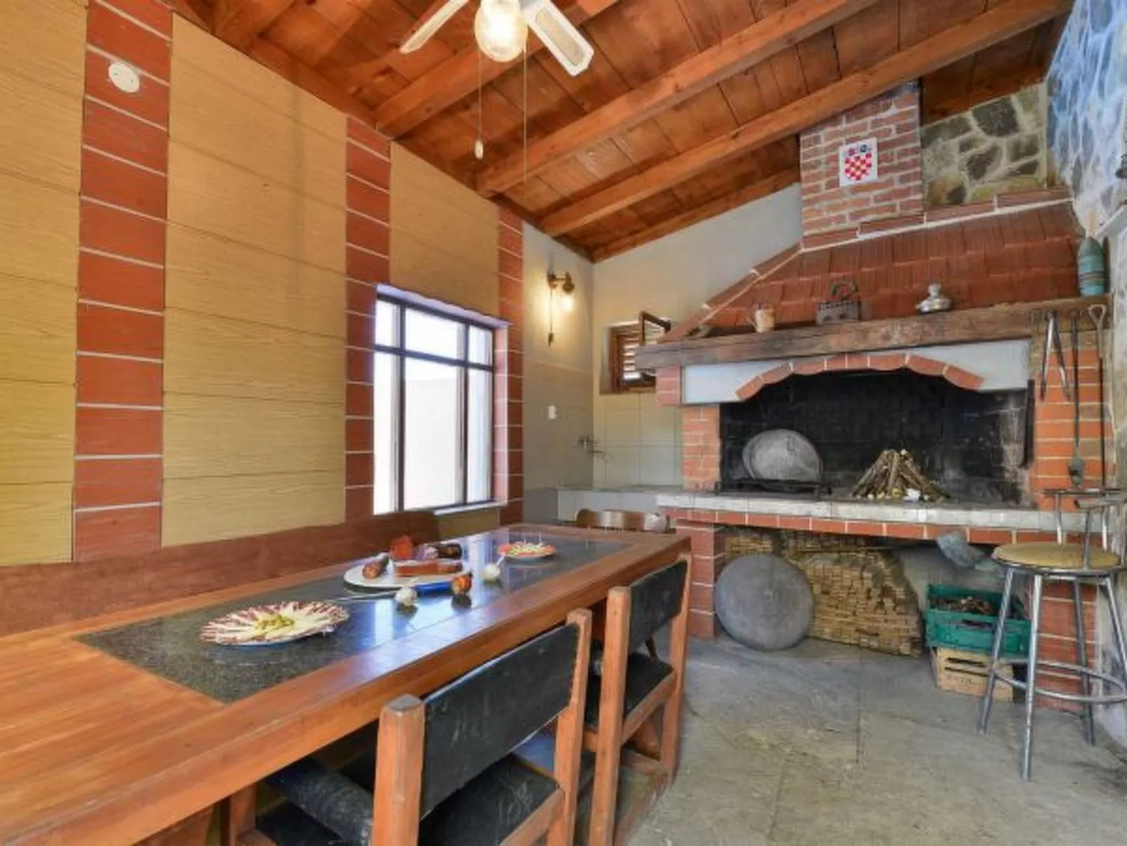 Holiday House Meri with pool - Image-tags.info