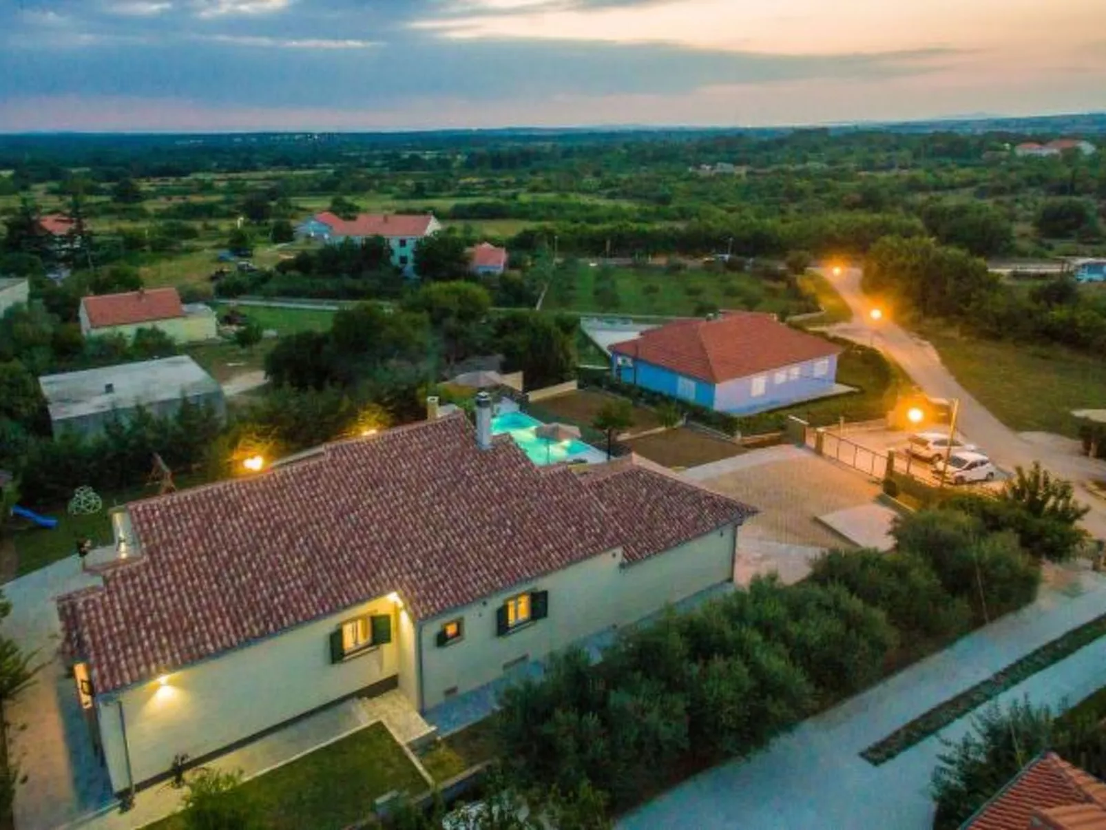 Great Villa Field Hills with sauna and jacuzzi - Image-tags.info