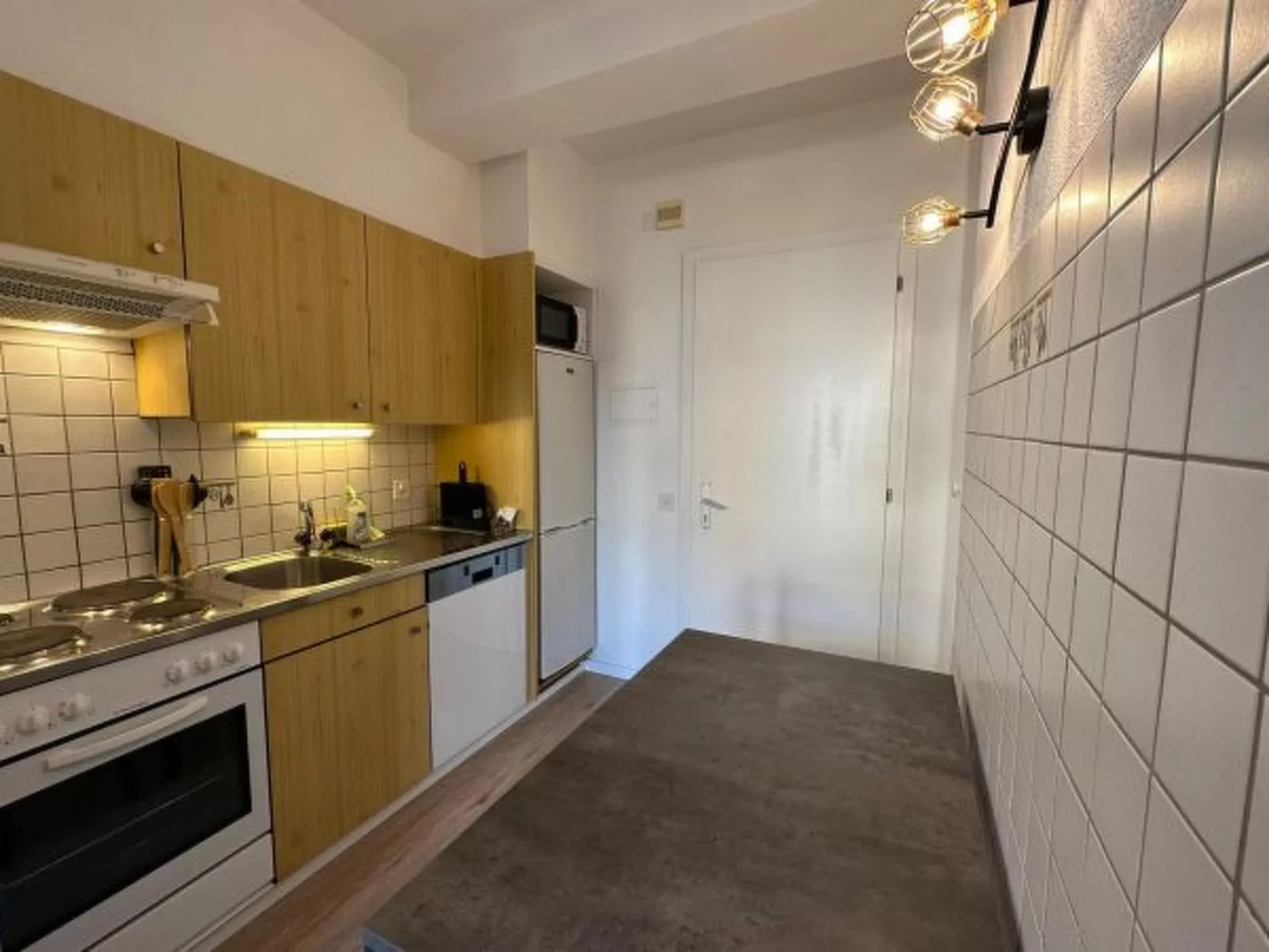 Sion Central Station proche toutes commodités - Binnen