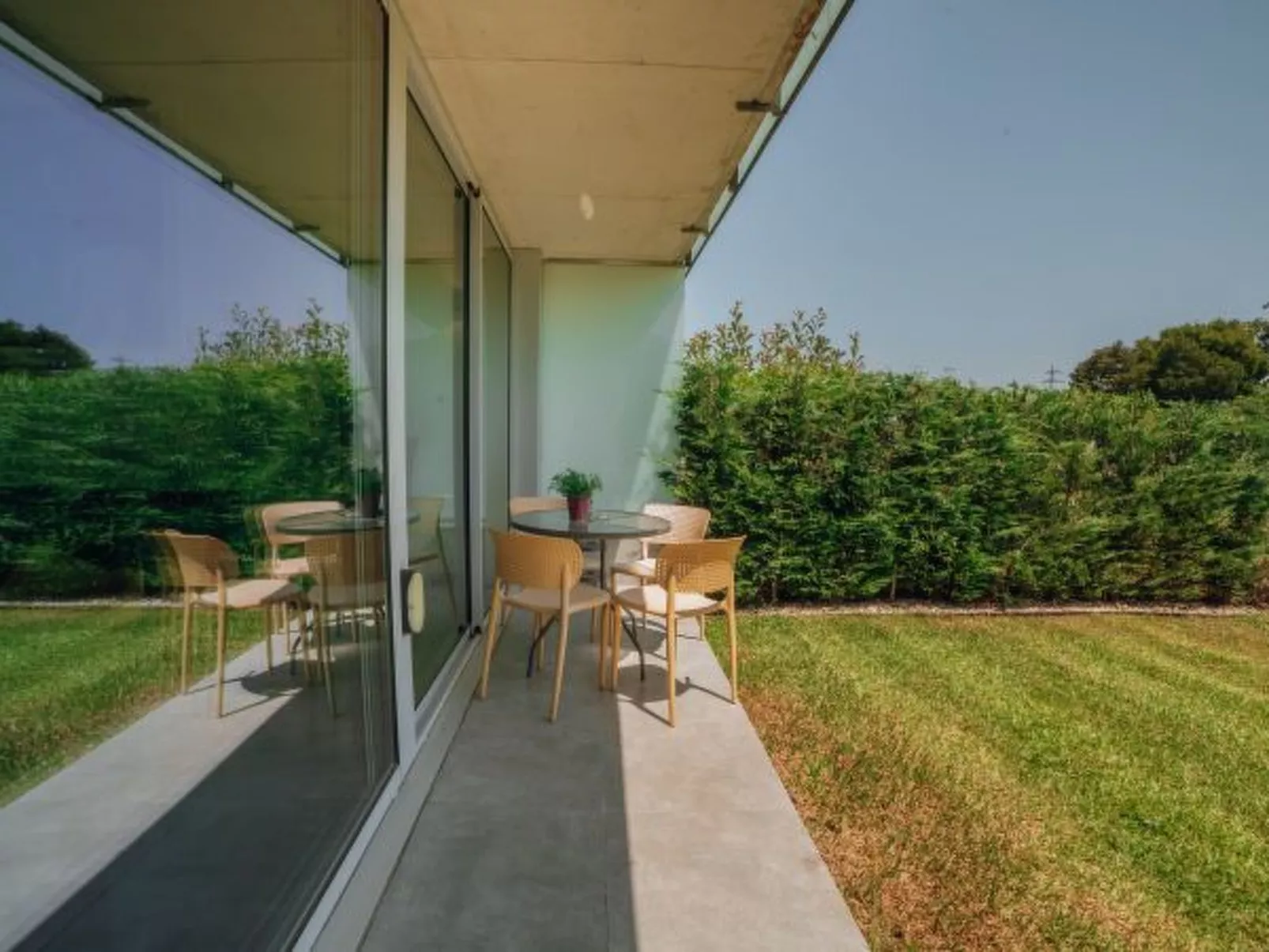 AMAZING DESIGN GARDEN with POOL by VACATIONY - Buiten