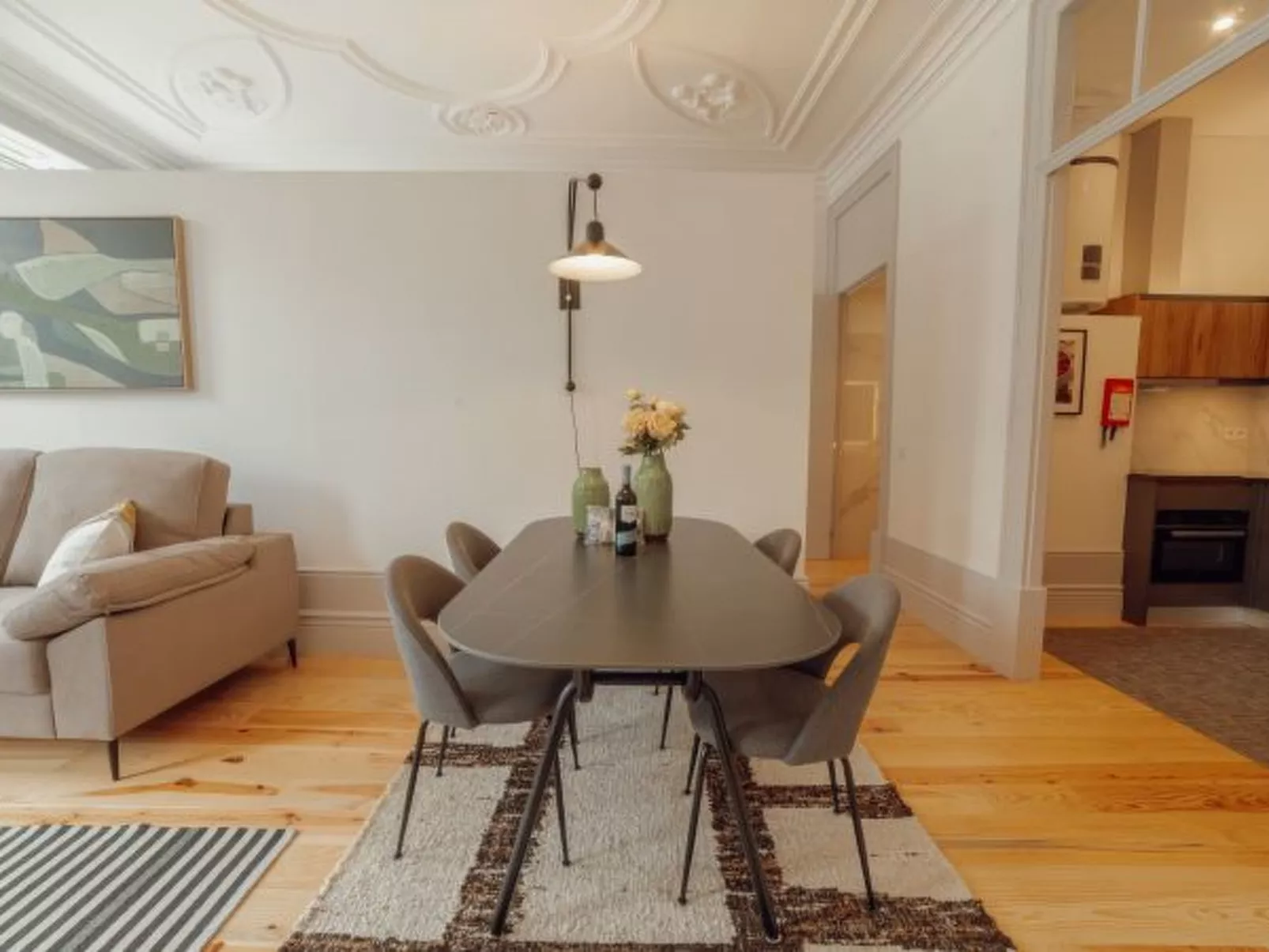 HEART OF PORTO APARTMENT C by VACATIONY - Binnen