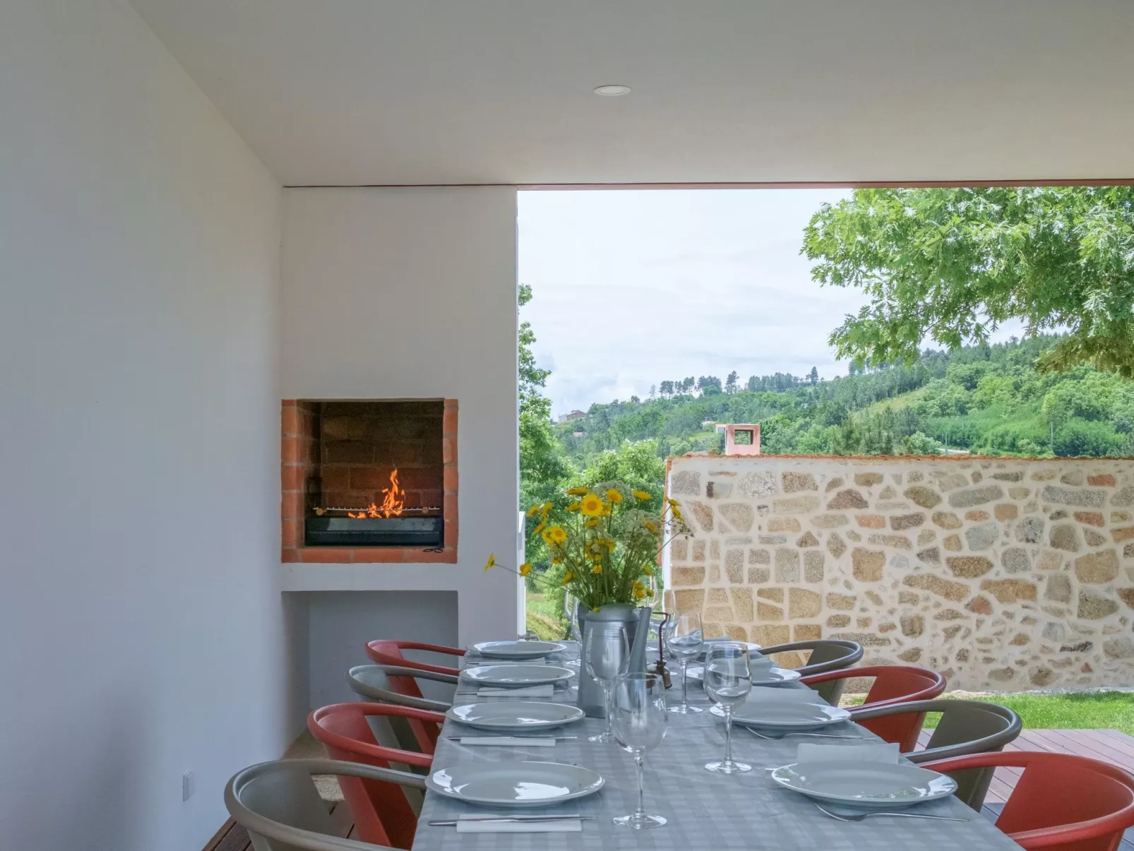Ganzes Haus in Vila Soeiro Do Chão mit privatem Pool und Blick ins Grüne - Buiten