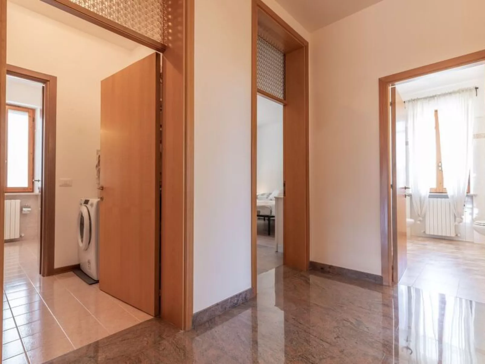 Sunrise Hill Holiday Home - Binnen